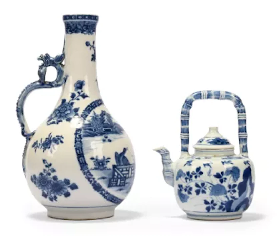 A Chinese blue and white teapot and cover, Kangxi (1662-1722)