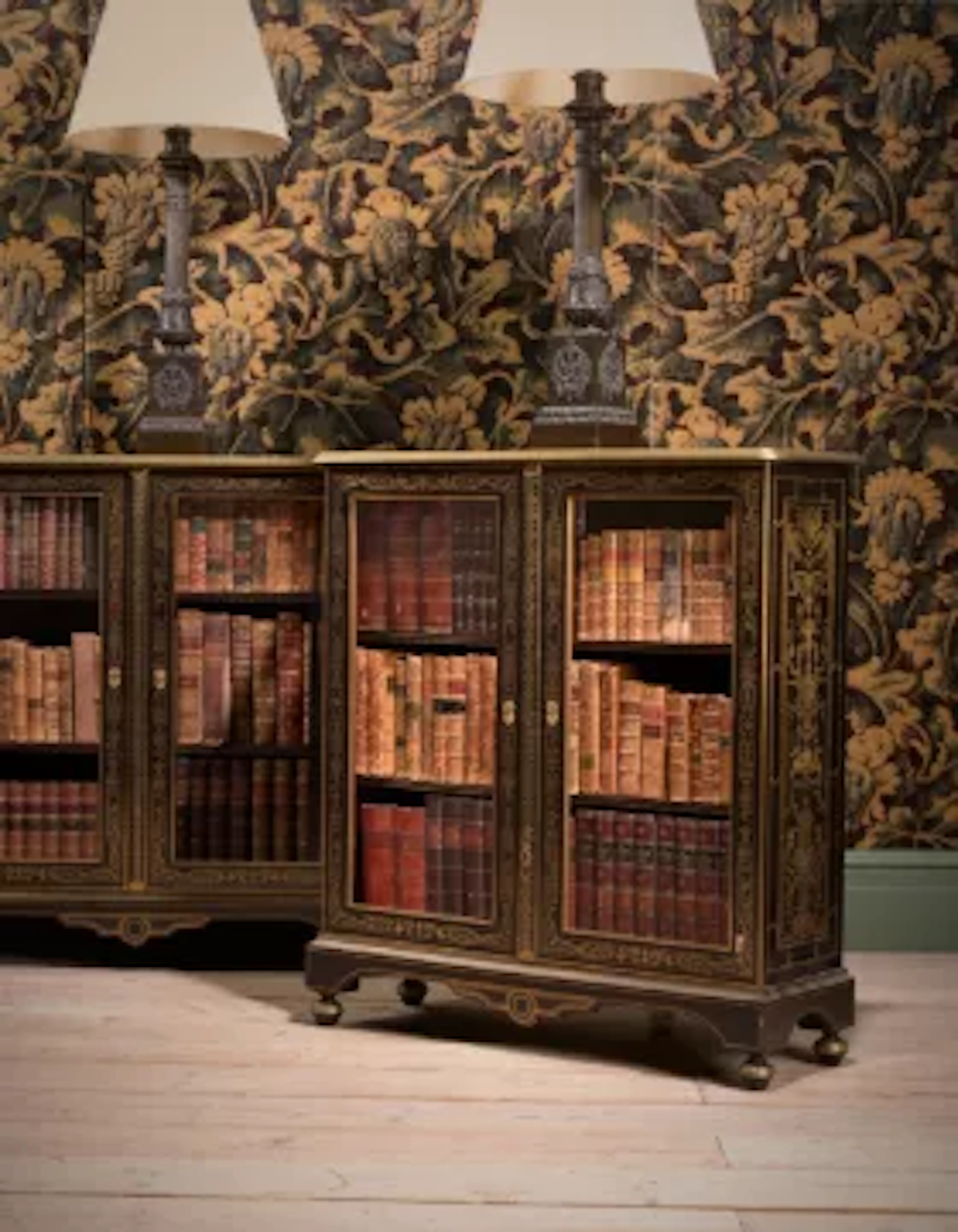 Y A PAIR OF FRENCH TORTOISESHELL, EBONY AND BRASS MARQUETRY 'BOULLE'