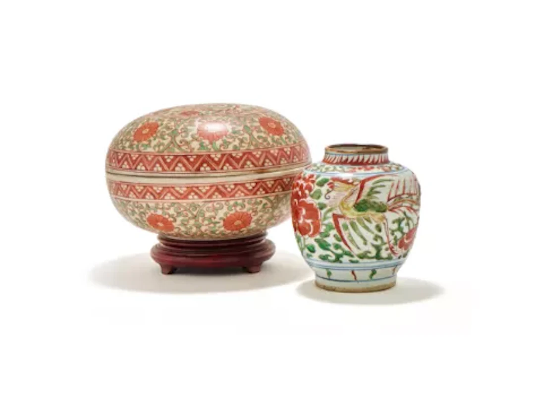A Chinese wucai decorated 'Phoenix and peony' jar, 17th century