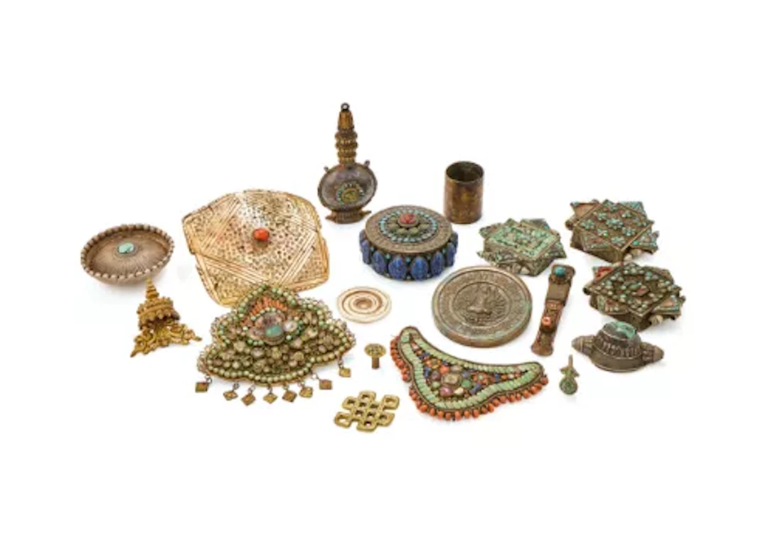 Y A group of eighteen various Tibetan accessories, 19th and 20th century