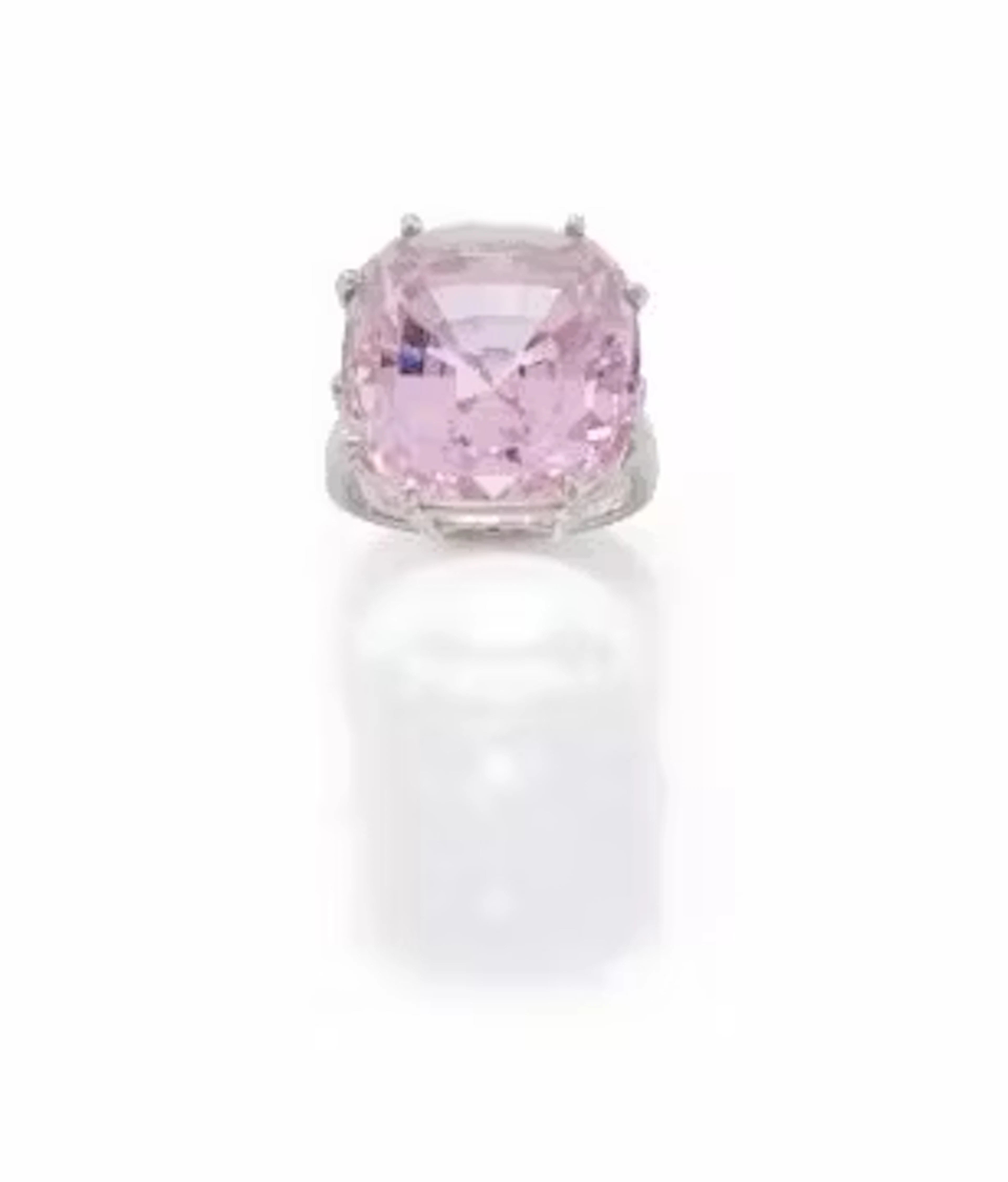 A KUNZITE SINGLE STONE RING