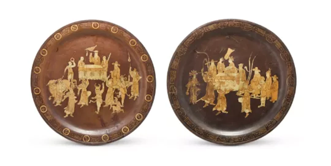 A large pair of Chinese brown lacquer and gilt chargers, Qing dynasty