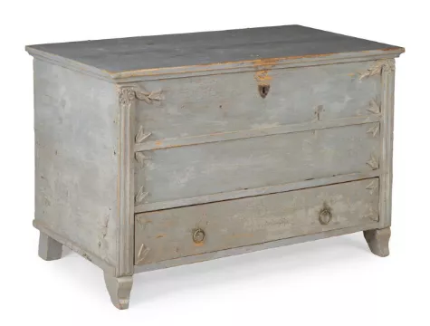 A SWEDISH GUSTAVIAN PAINTED LARCH CHEST OF DRAWERS, FIRST QUARTER 19TH CENTURY