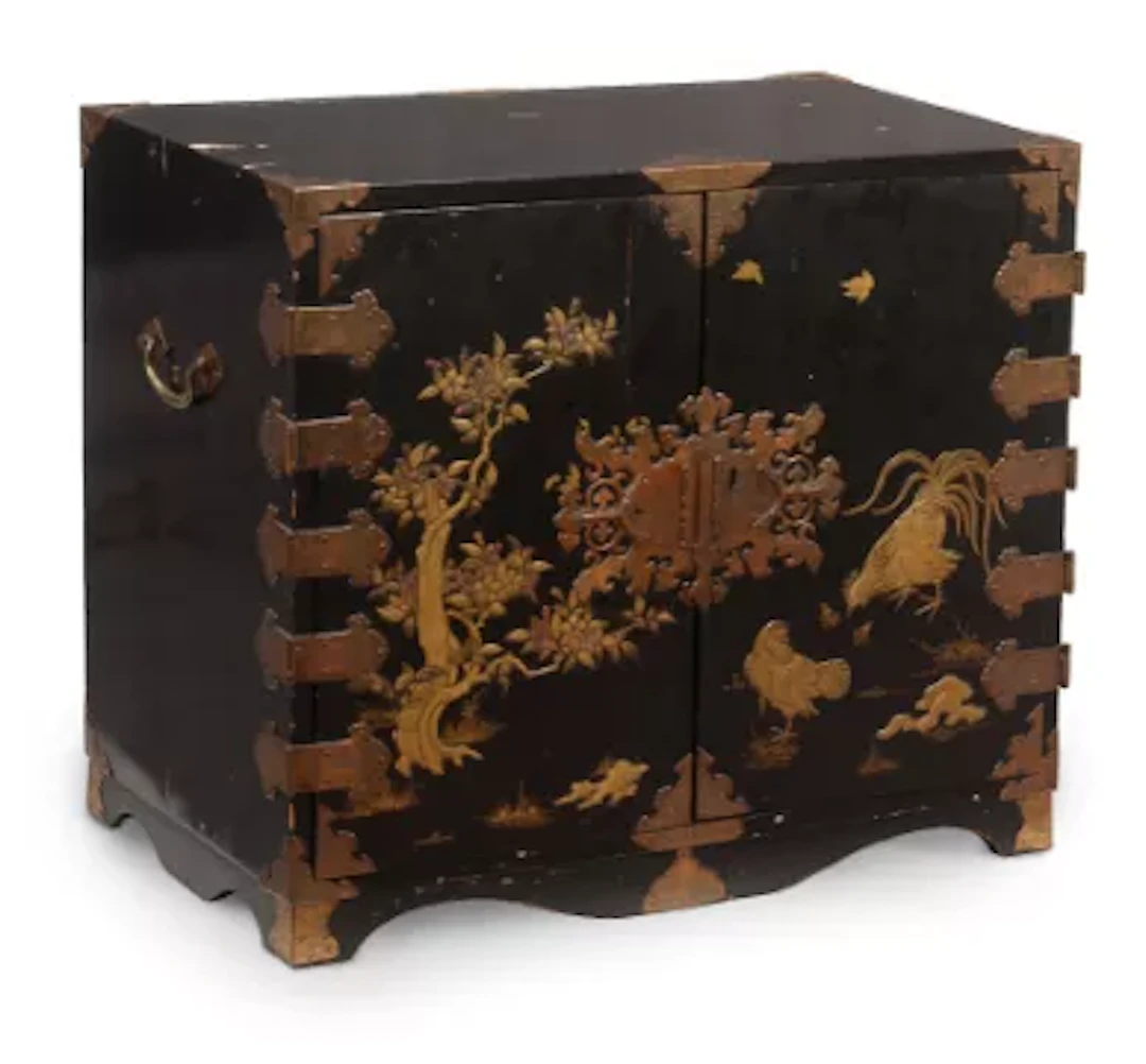 A JAPANESE LACQUER TABLE CABINET, EDO PERIOD, 18TH CENTURY