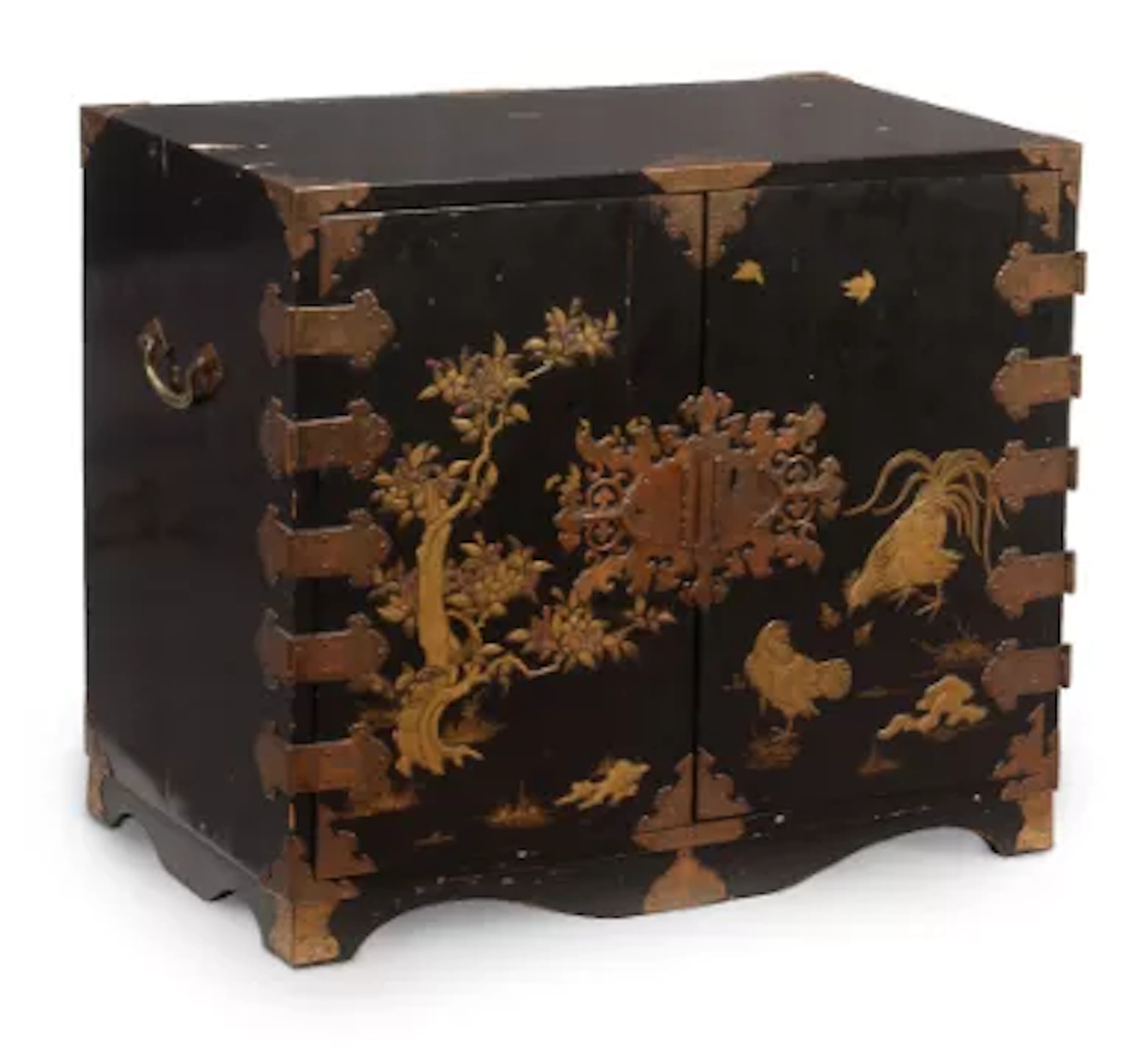 A JAPANESE LACQUER TABLE CABINET, EDO PERIOD, 18TH CENTURY