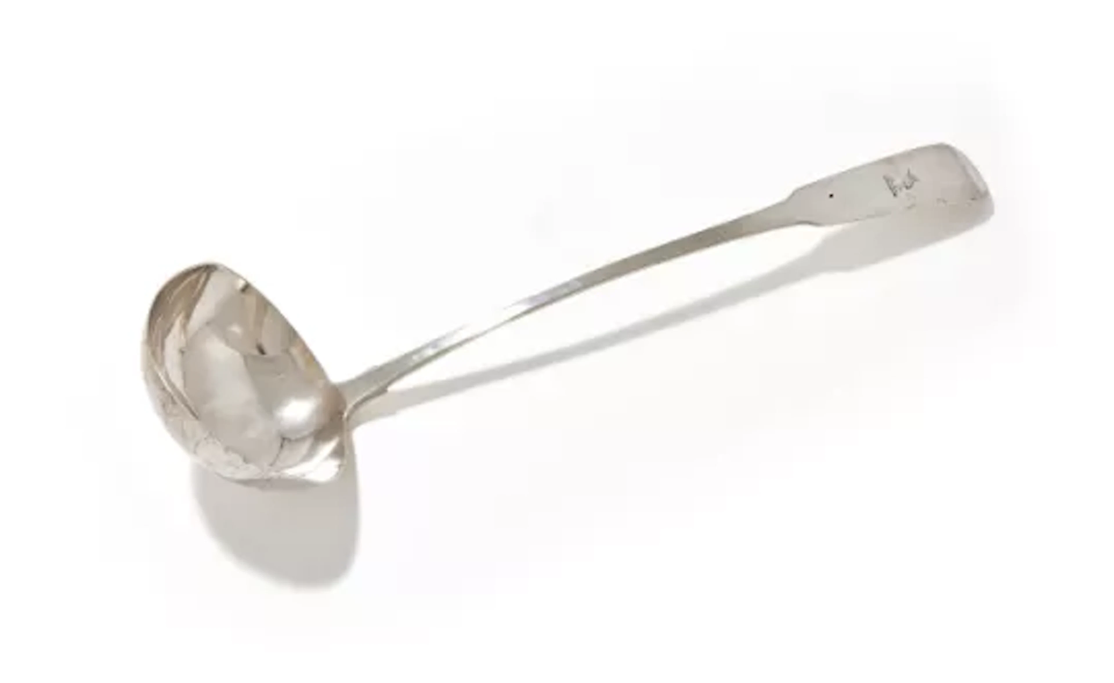 A GEORGE III IRISH SILVER FIDDLE PATTERN SOUP LADLE, RICHARD SAWYER