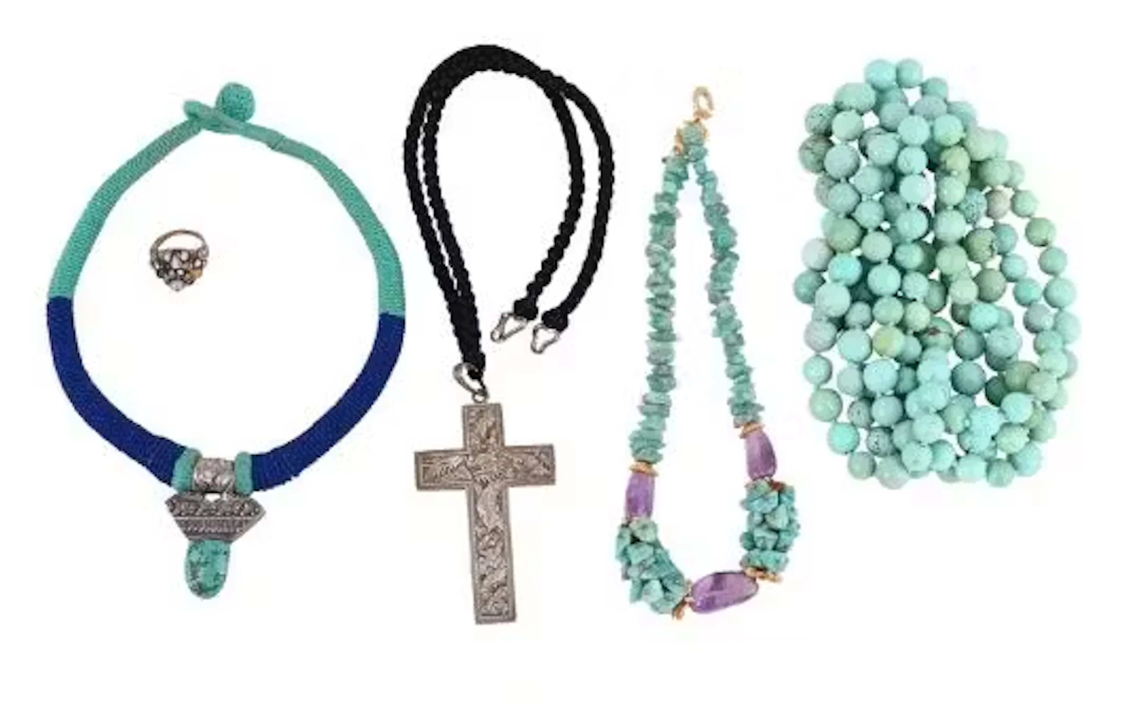 A SMALL GROUP OF JEWELLERY