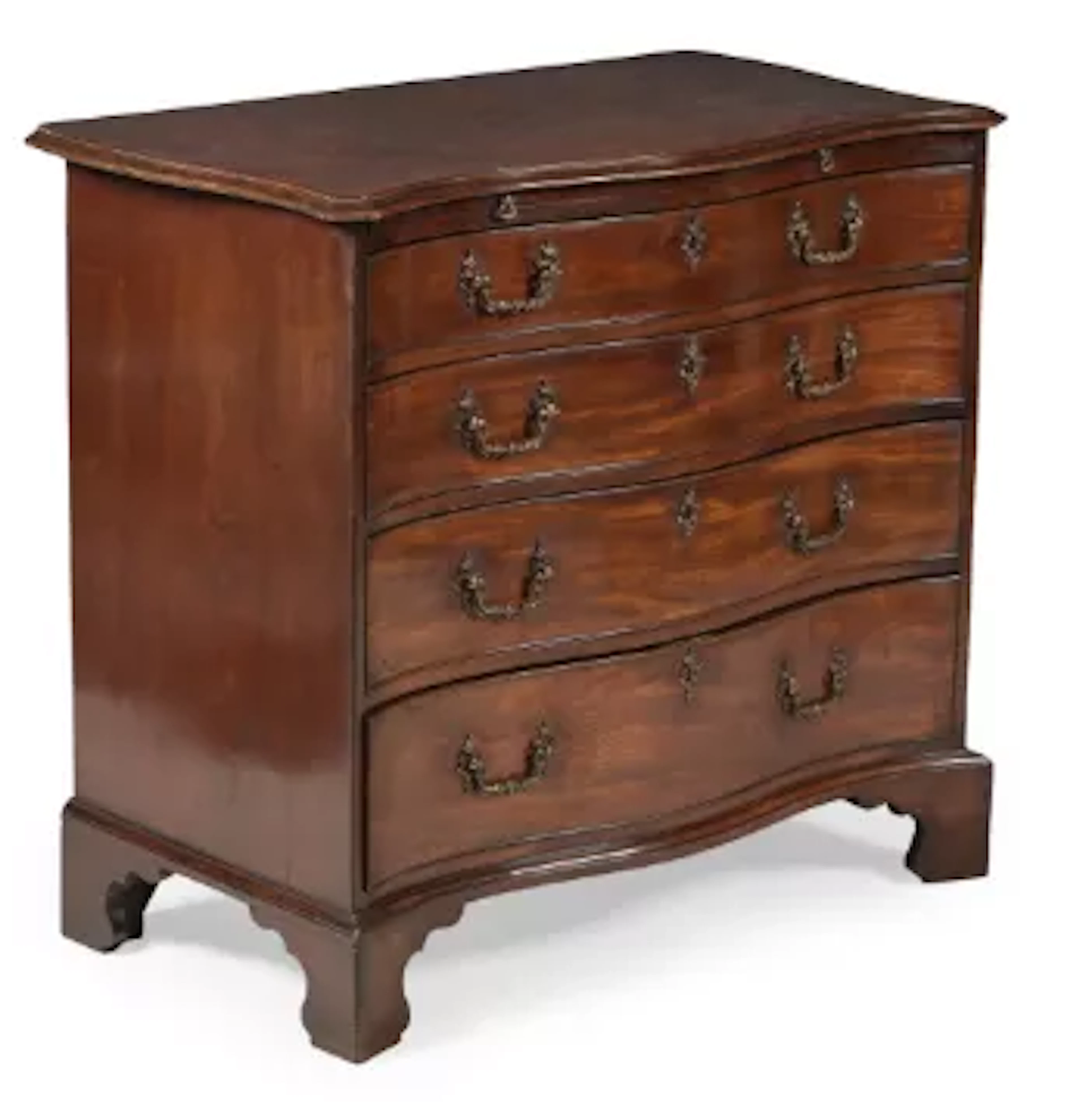A GEORGE III MAHOGANY SERPENTINE FRONTED CHEST OF DRAWERS, CIRCA 1770