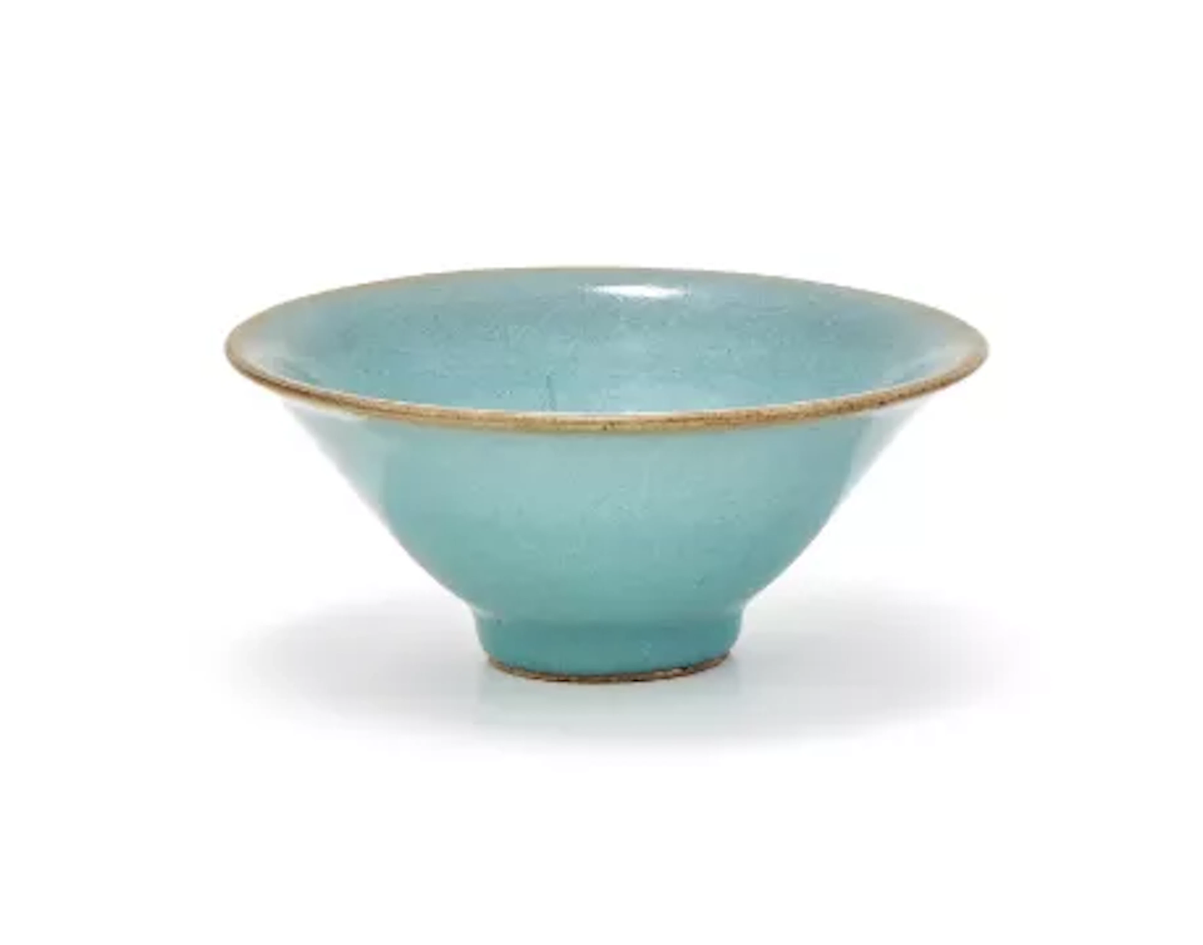 A Chinese Jun-glazed bowl, Yuan Dynasty (1279-1368)