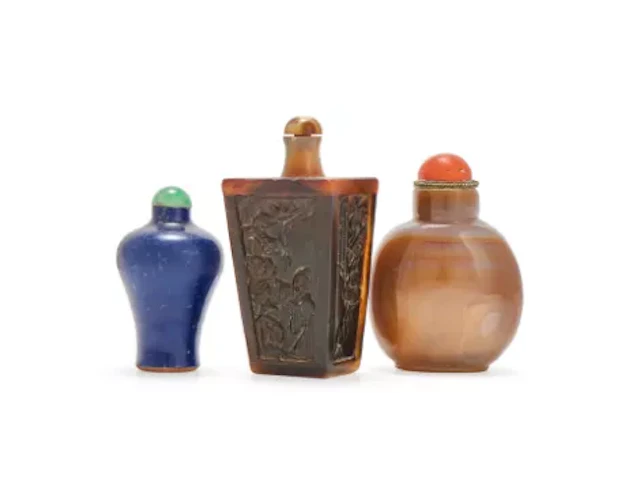 A group of three Chinese snuff bottles