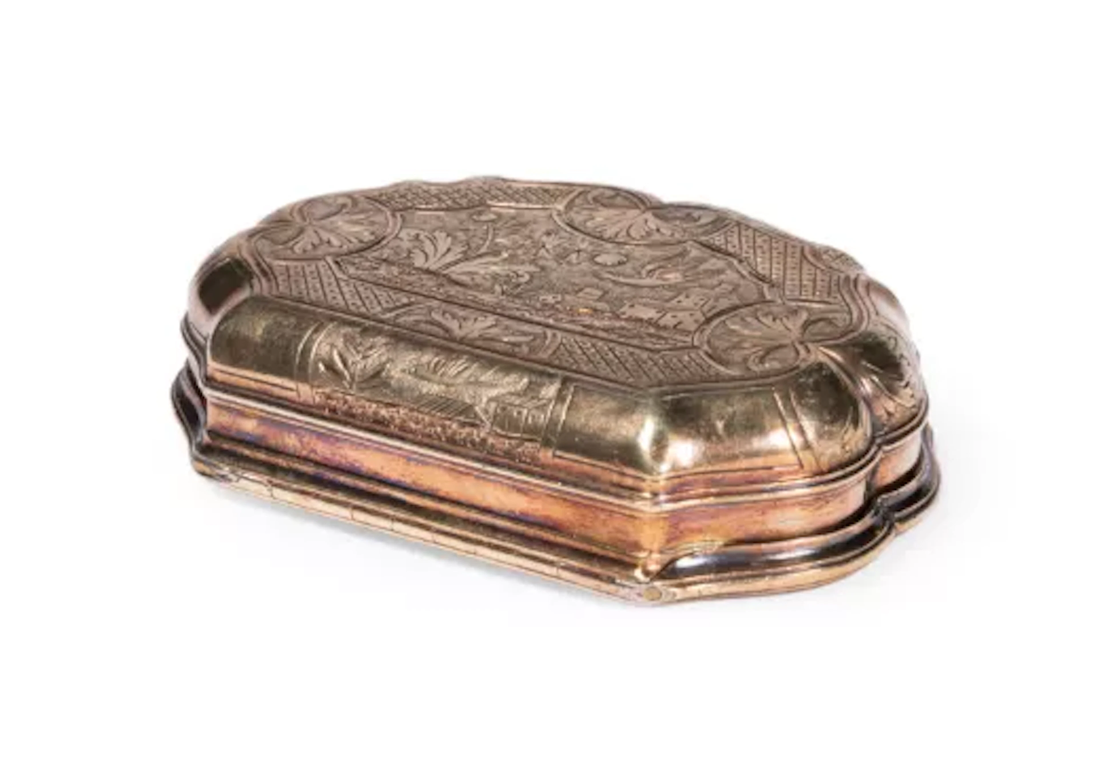 A SILVER GILT SNUFF BOX, PROBABLY DUTCH OR FRENCH, MID 18TH CENTURY