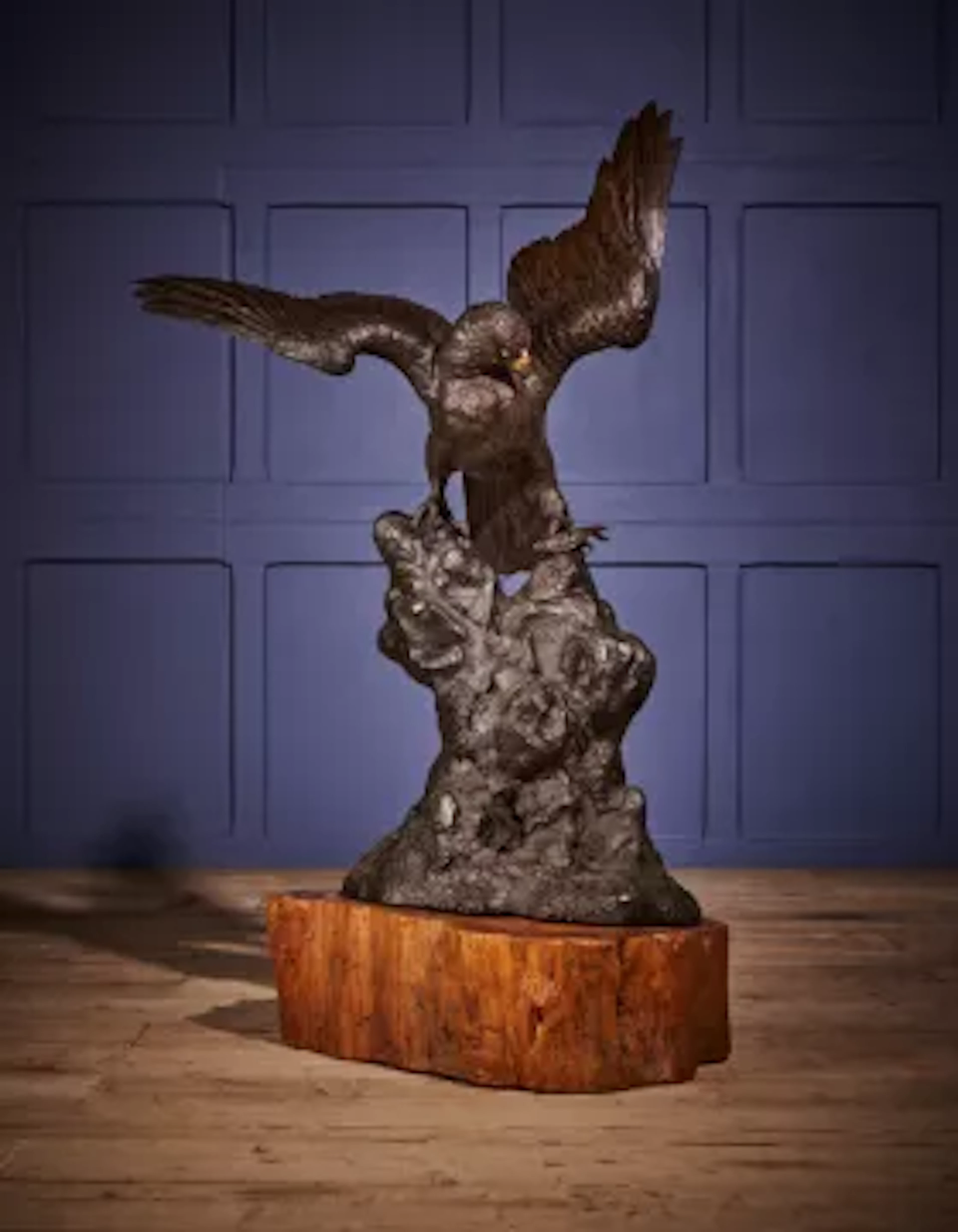 A LARGE JAPANESE BRONZE MODEL OF AN EAGLE, MEIJI PERIOD, LATE 19TH CENTURY