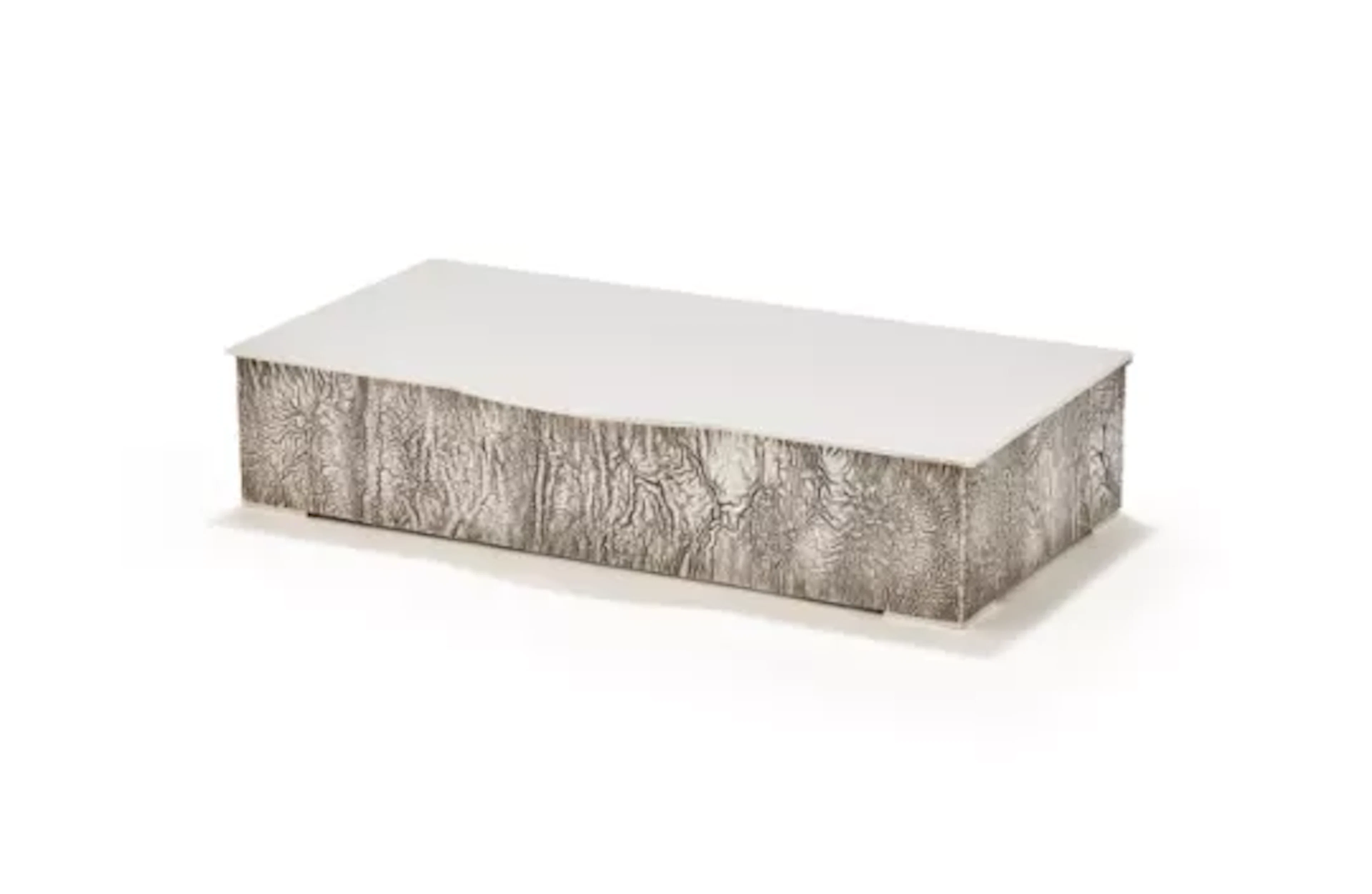 A SILVER RECTANGULAR CIGARETTE BOX, S. J. ROSE, LONDON 1975
