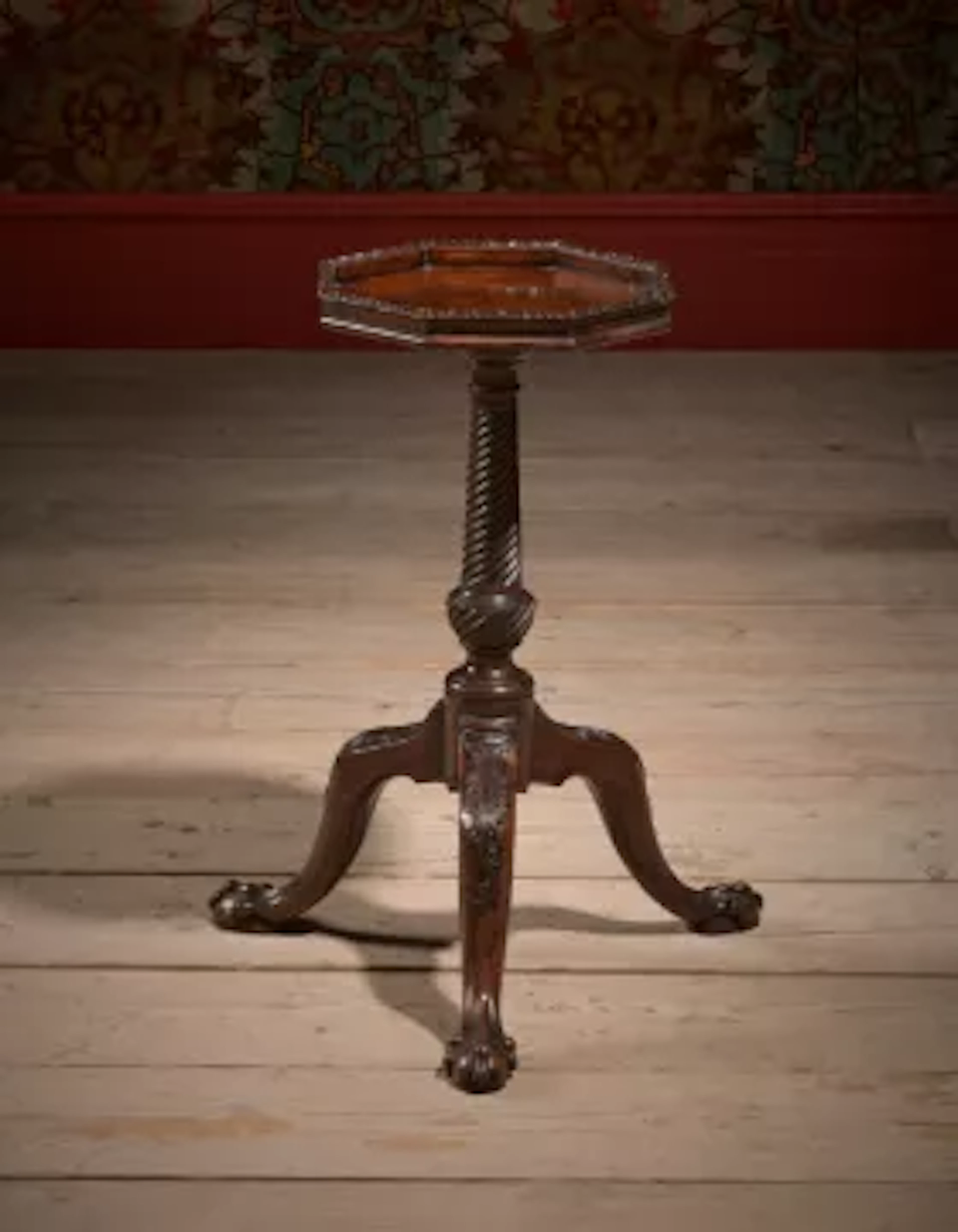 A GEORGE III CARVED MAHOGANY CANDLESTAND, IN THE MANNER OF THOMAS