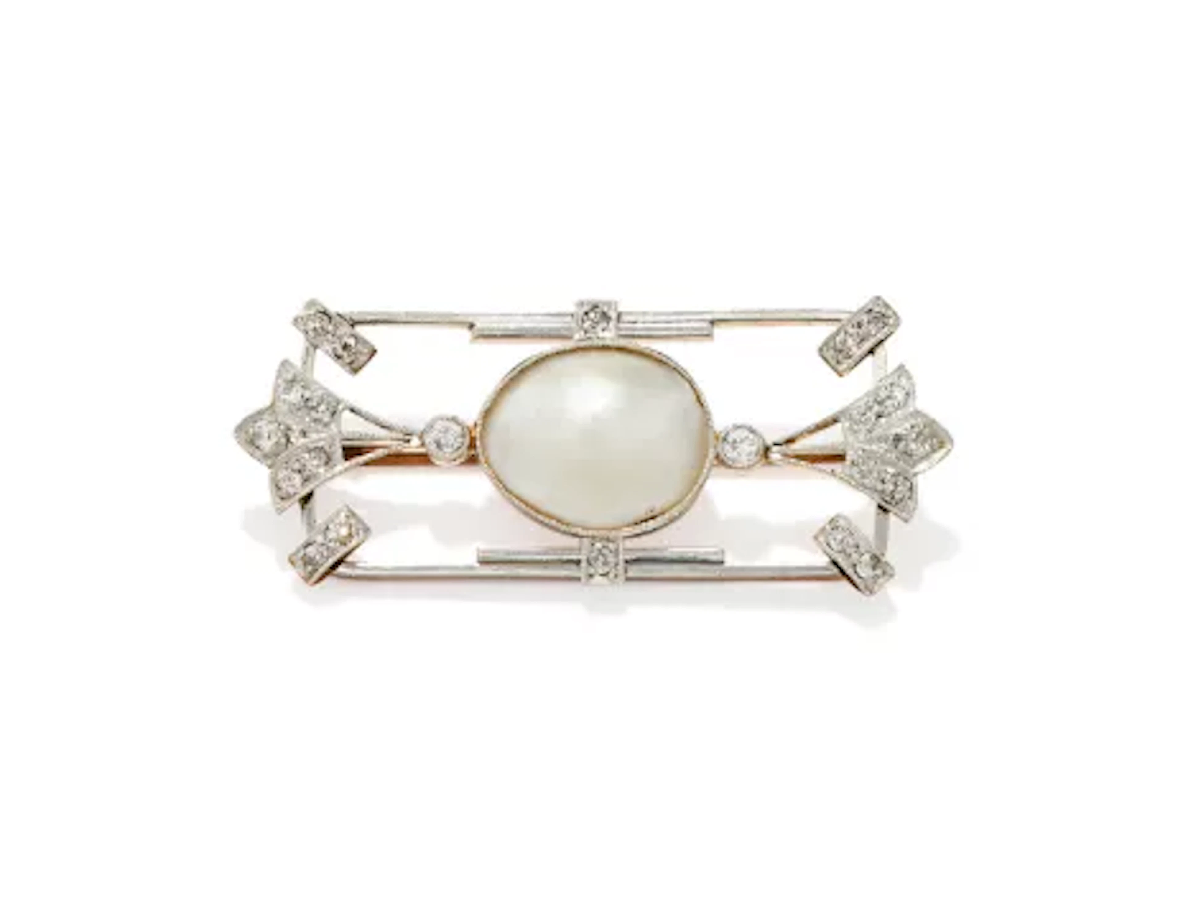 AN EARLY 20TH CENTURY MABÉ PEARL AND DIAMOND BROOCH