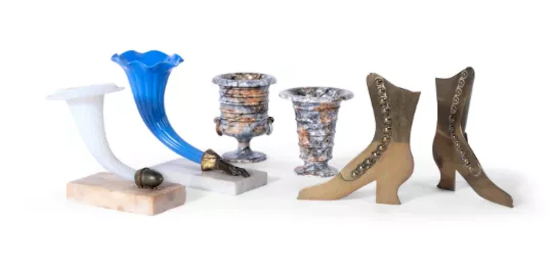A BRASS MOUNTED BLUE OPALINE GLASS CORNUCOPIA VASE, WITH FIVE FURTHER ITEMS
