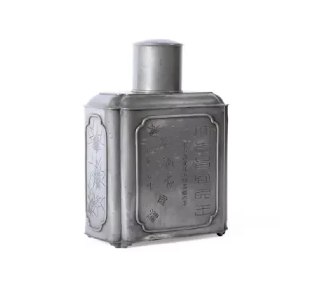 A LARGE PEWTER TEA CANISTER, CHINESE, EARLY 20TH CENTURY