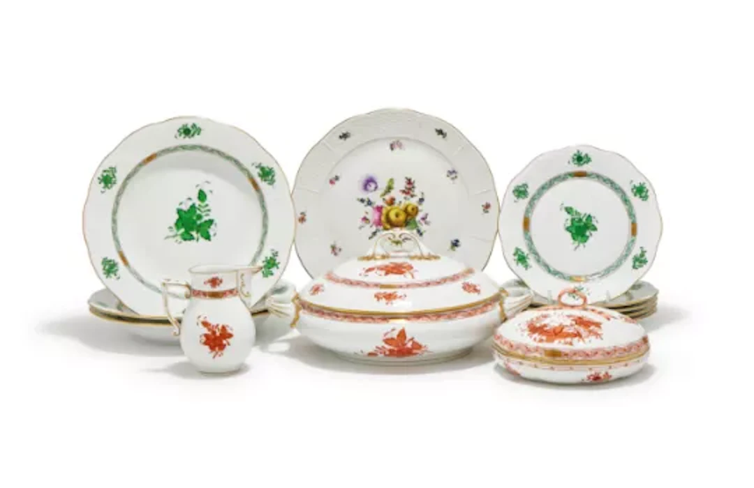 HEREND, CHINESE BOUQUET, A SMALL SELECTION OF PORCELAIN DINNER WARES
