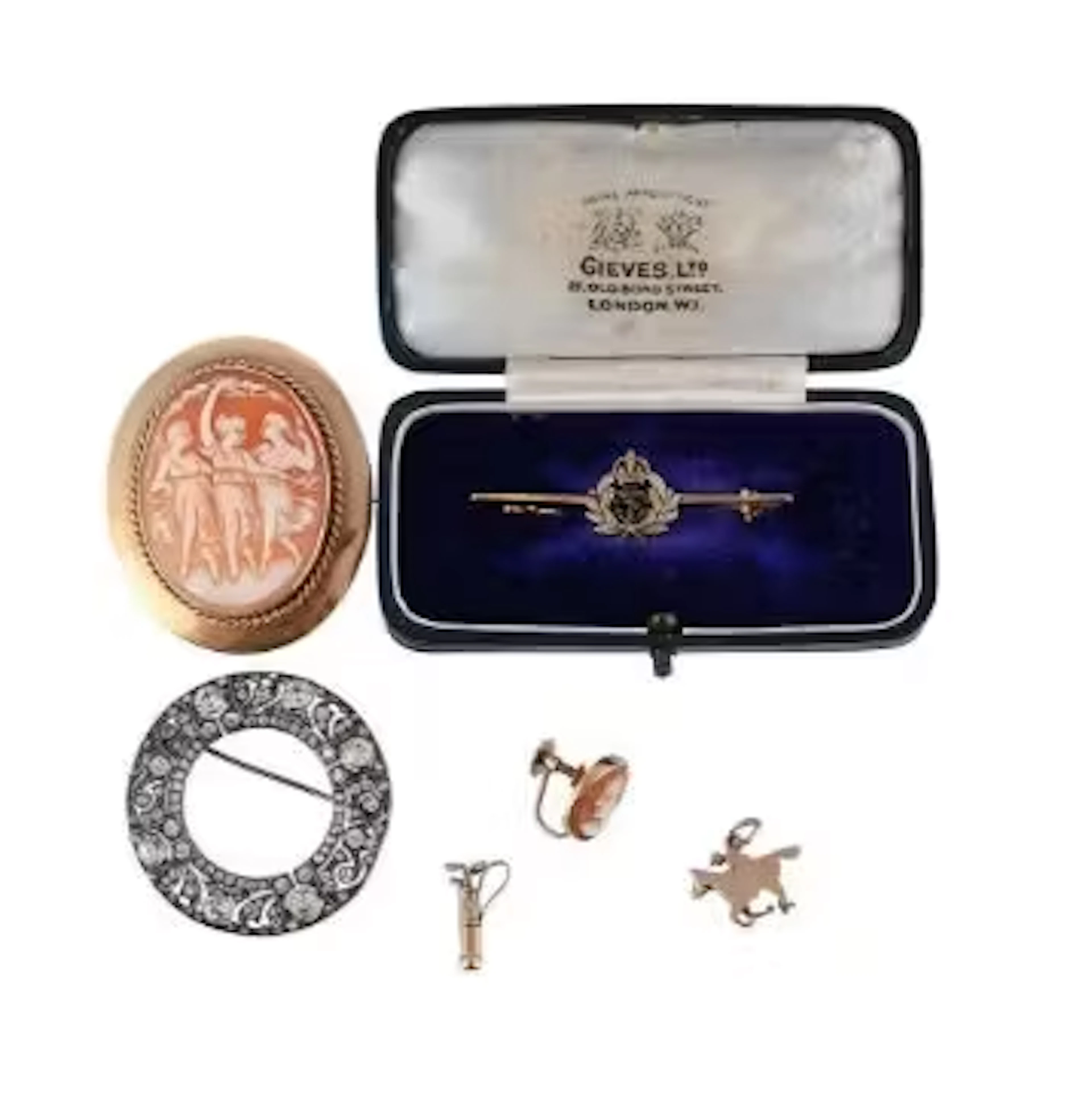A SMALL COLLECTION OF JEWELLERY