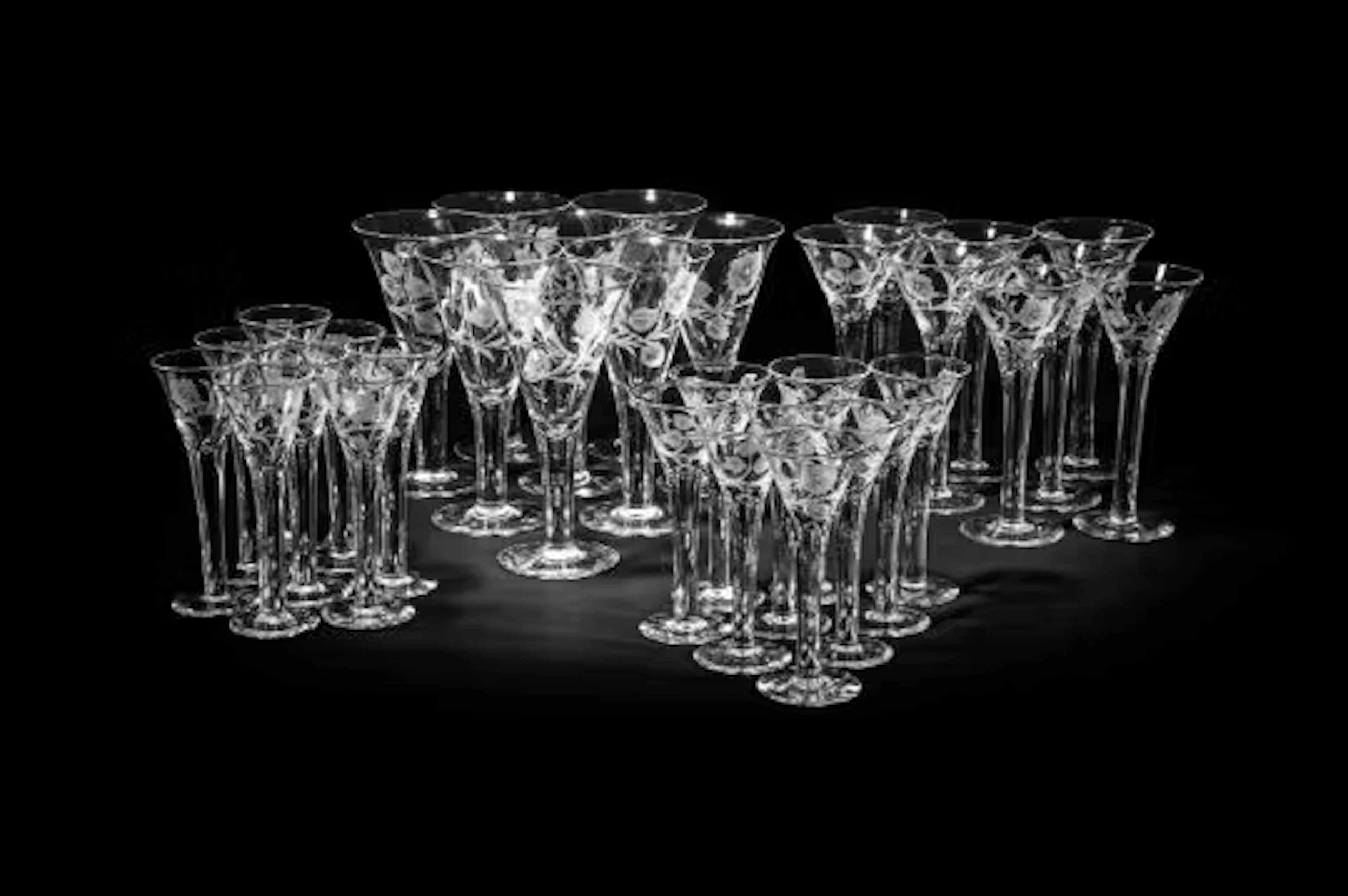 A THOMAS WEBB'S 'JACOBITE' ENGRAVED PART GLASS TABLE SERVICE, MID 20TH CENTURY