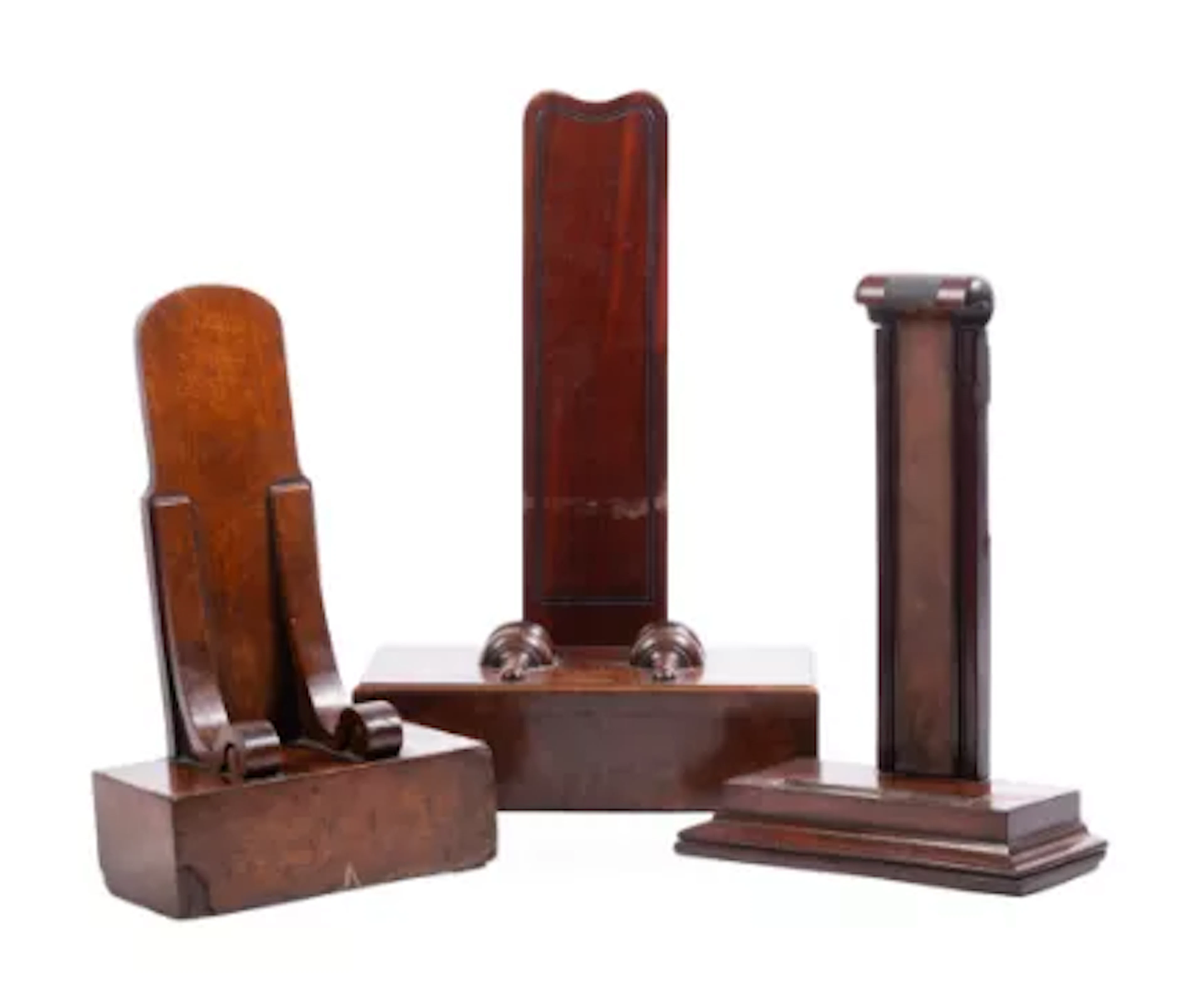 A GEORGE IV MAHOGANY PLATE OR CHARGER STAND, PROBABLY BY GILLOW, CIRCA