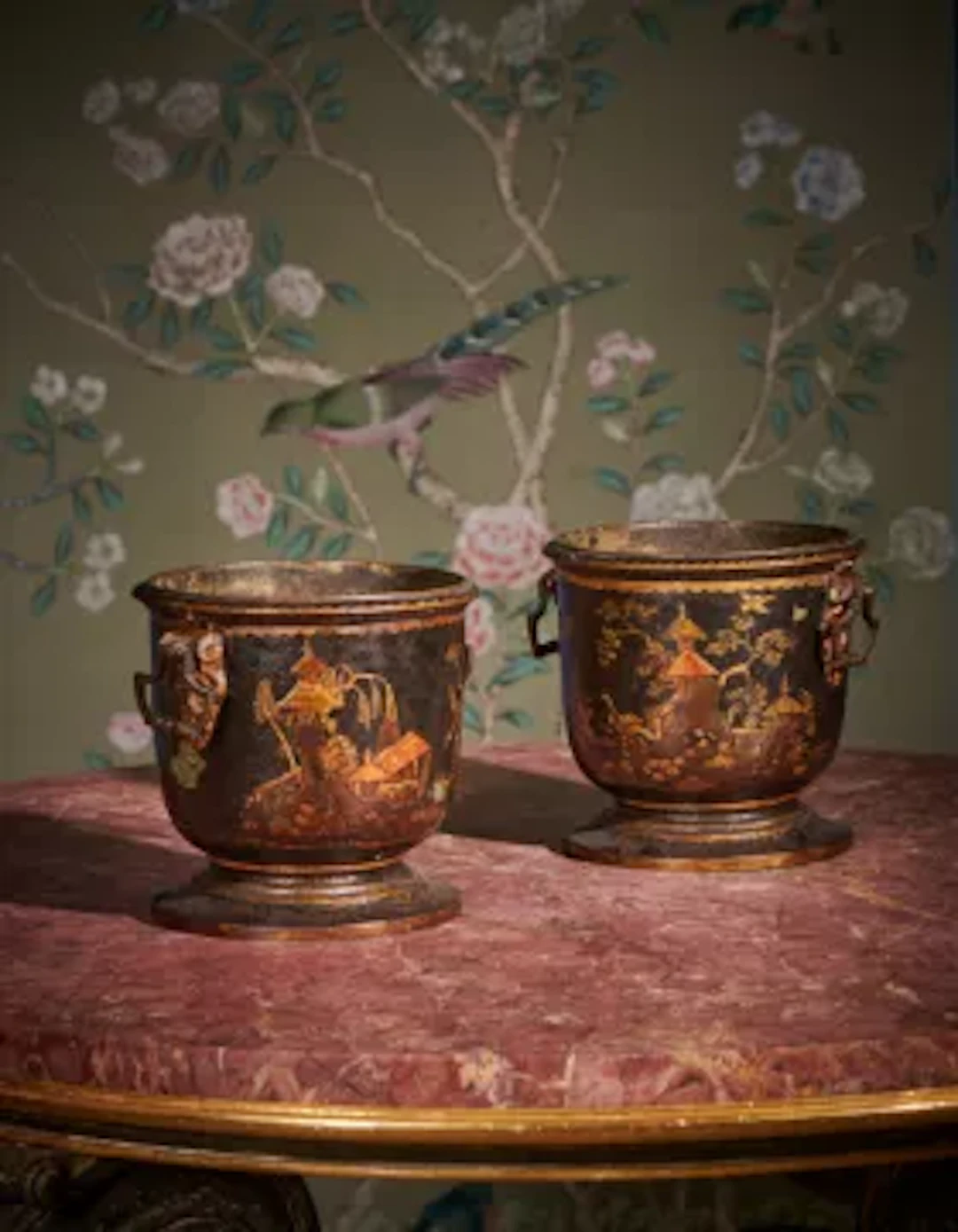 A PAIR OF LOUIS XV GILT JAPANNED TOLE PEINTE CACHE POTS OR RAFRAICHISSOIRS