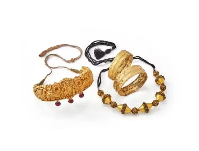 A gem-set gold coloured ruby and emerald necklace