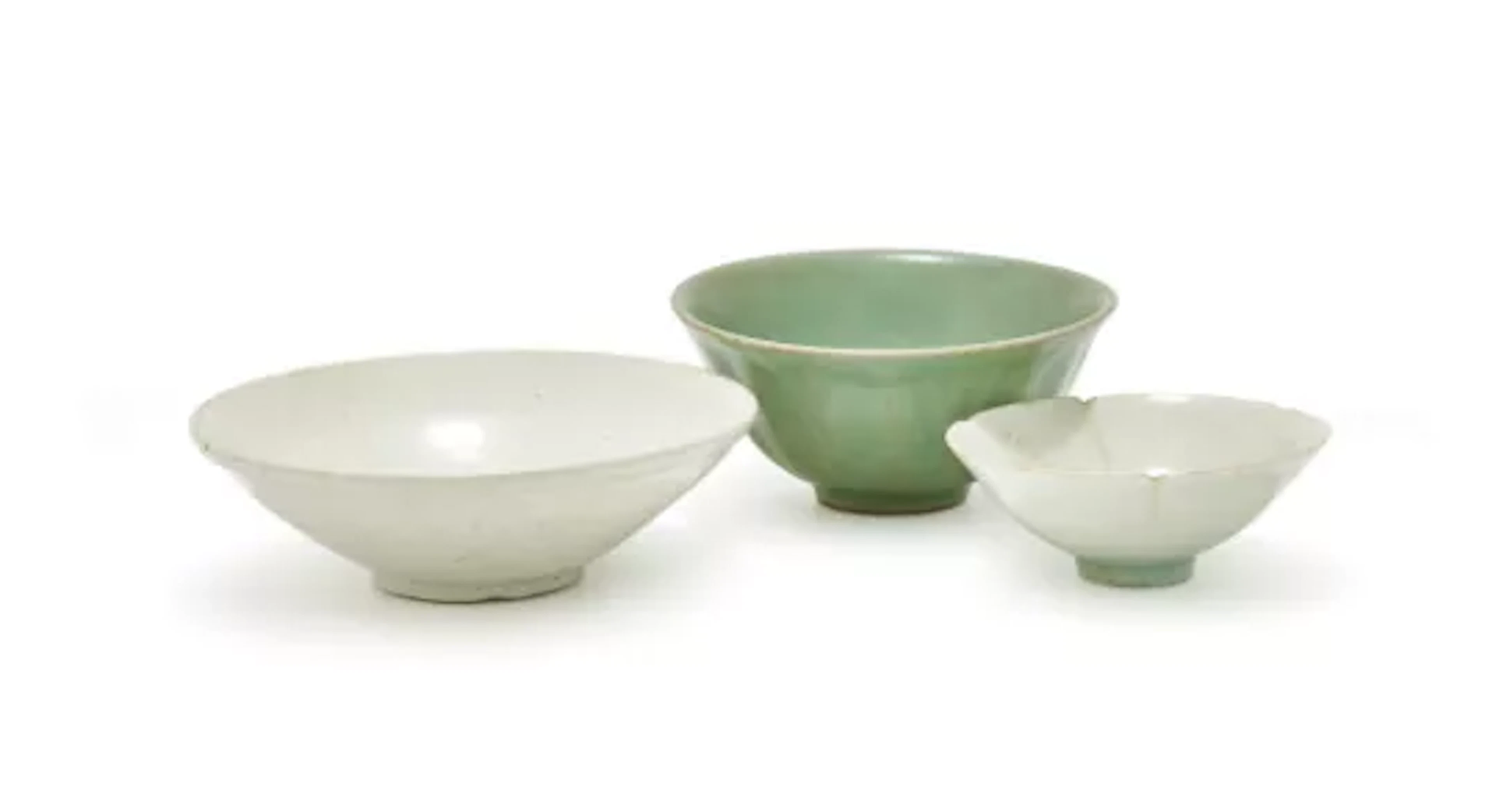 A Chinese longquan celadon bowl, Southern Song Dynasty
