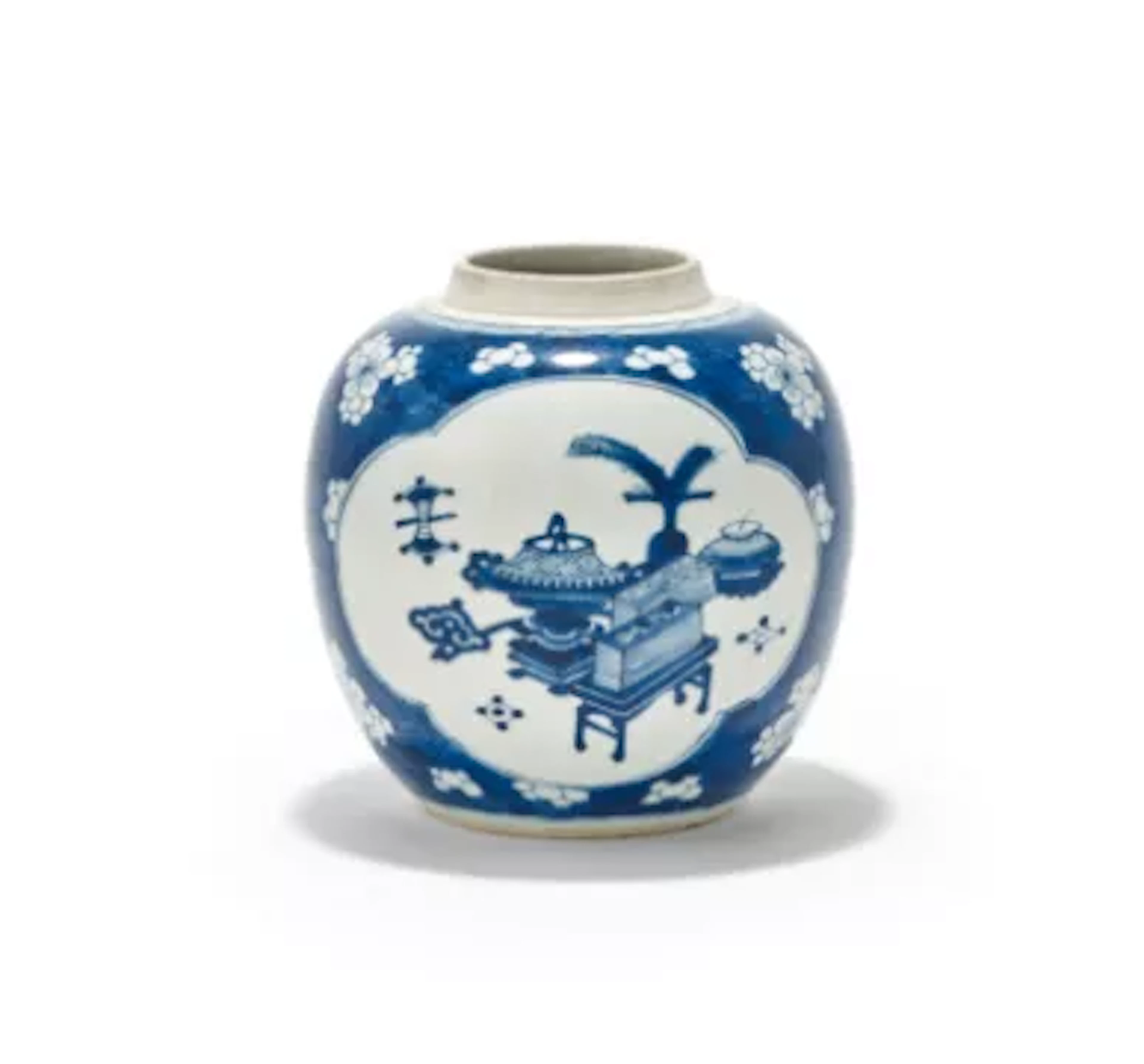 A Chinese blue and white 'hundred antiques' jar, Kangxi (1662-1722)