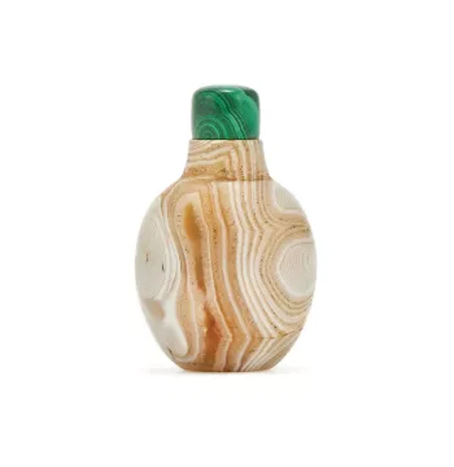 A Chinese banded agate snuff bottle, Late 18th or 19th century