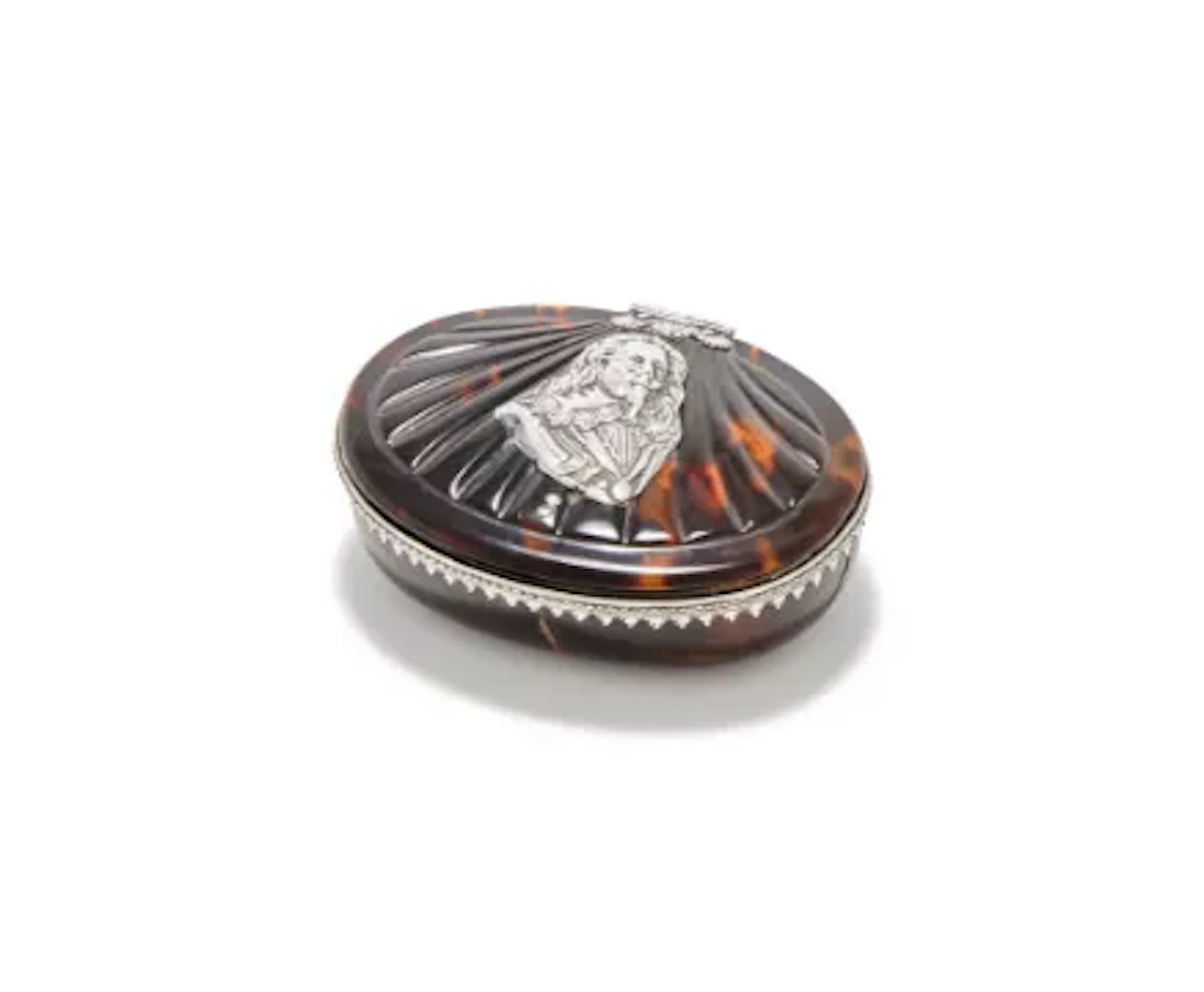 Y AN EARLY 18TH CENTURY ENGLISH PRESSED TORTOISESHELL SNUFF BOX, UNMARKED