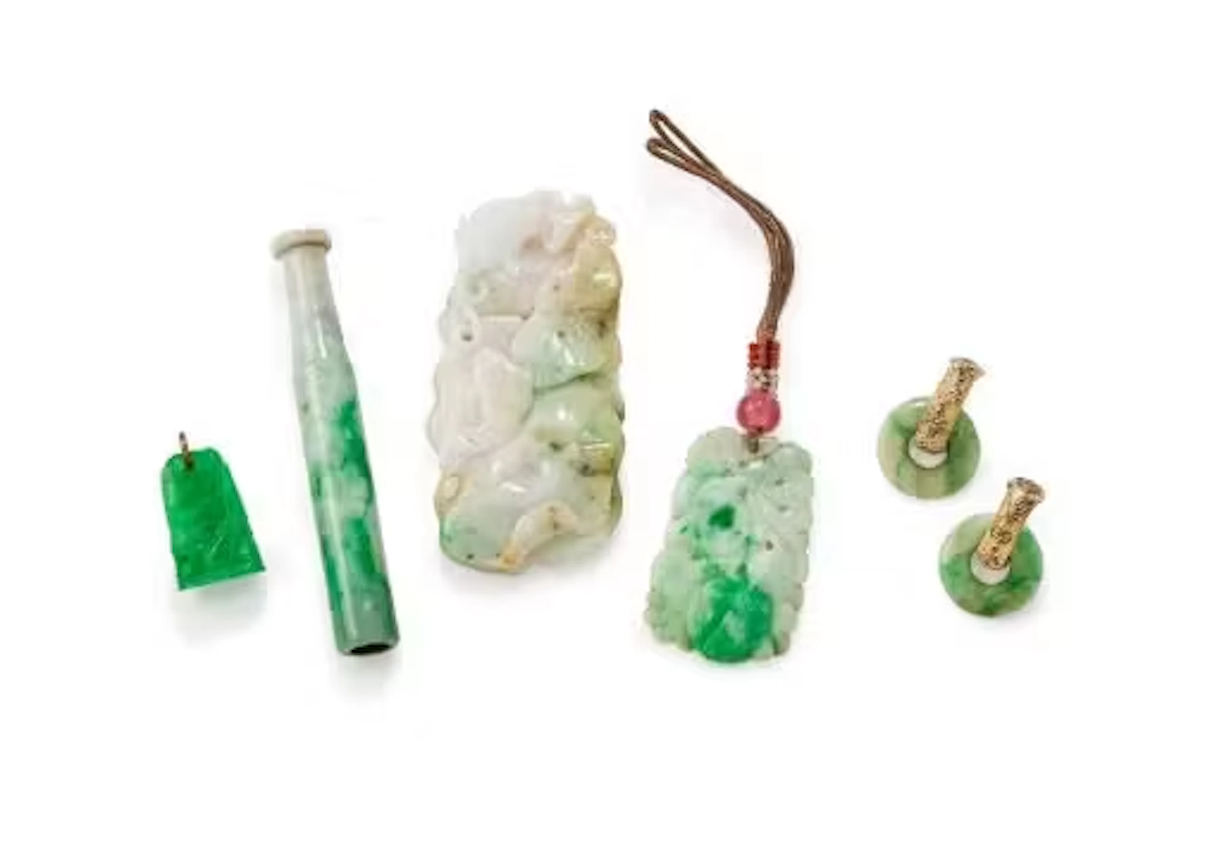 An assorted group of Chinese jadeite accessories
