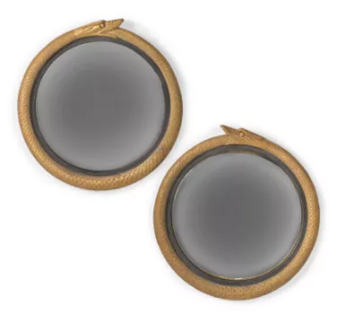 A LARGE PAIR OF CARVED GILTWOOD CONVEX MIRRORS, IN REGENCY STYLE, CONTEMPORARY