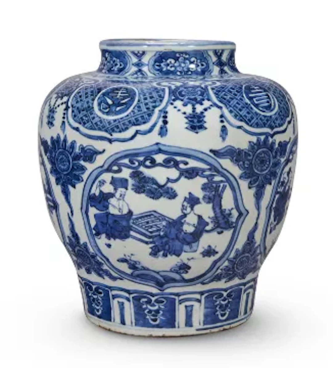 A CHINESE BLUE AND WHITE VASE, MING DYNASTY, 16TH CENTURY