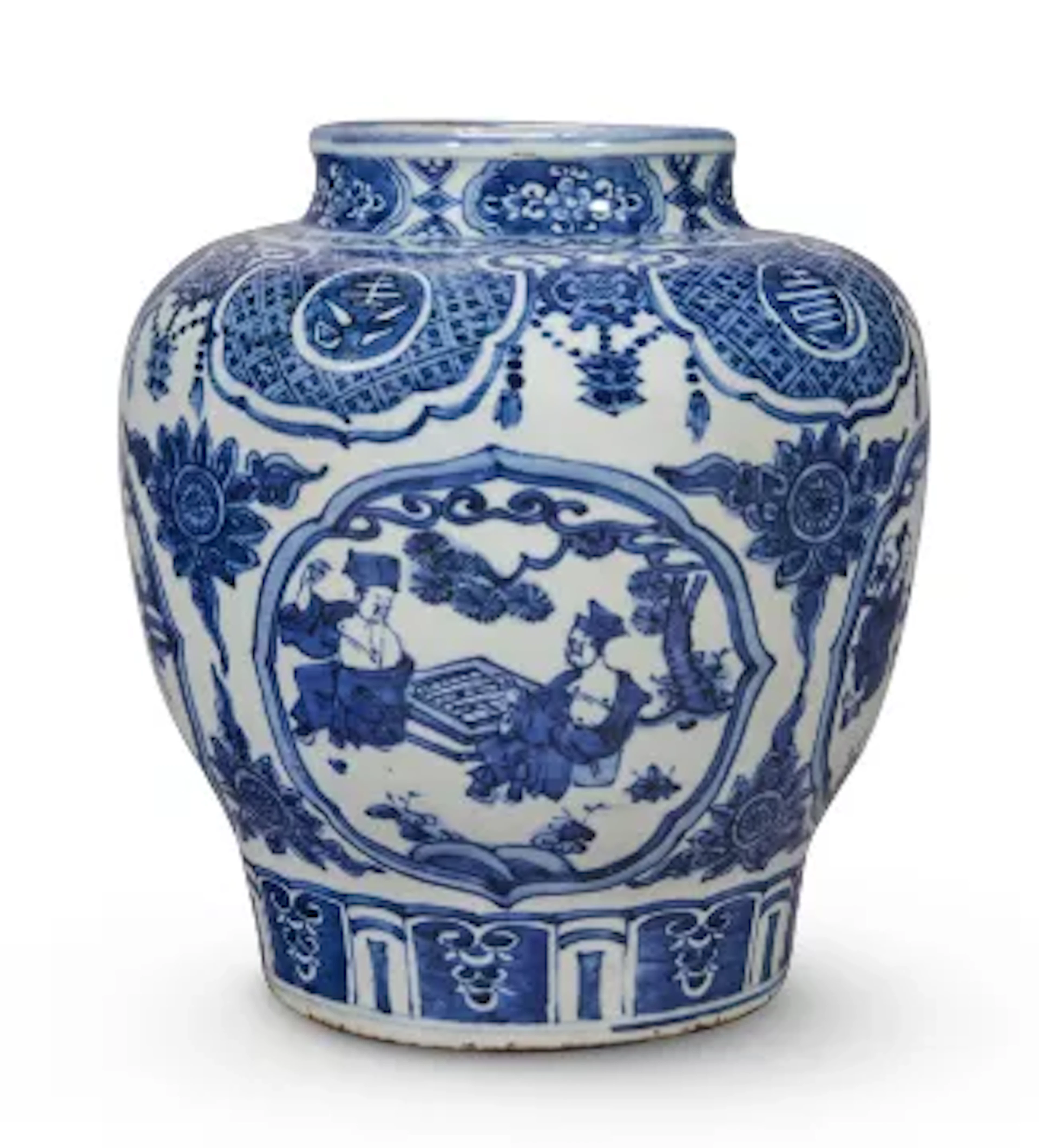 A CHINESE BLUE AND WHITE VASE, MING DYNASTY, 16TH CENTURY