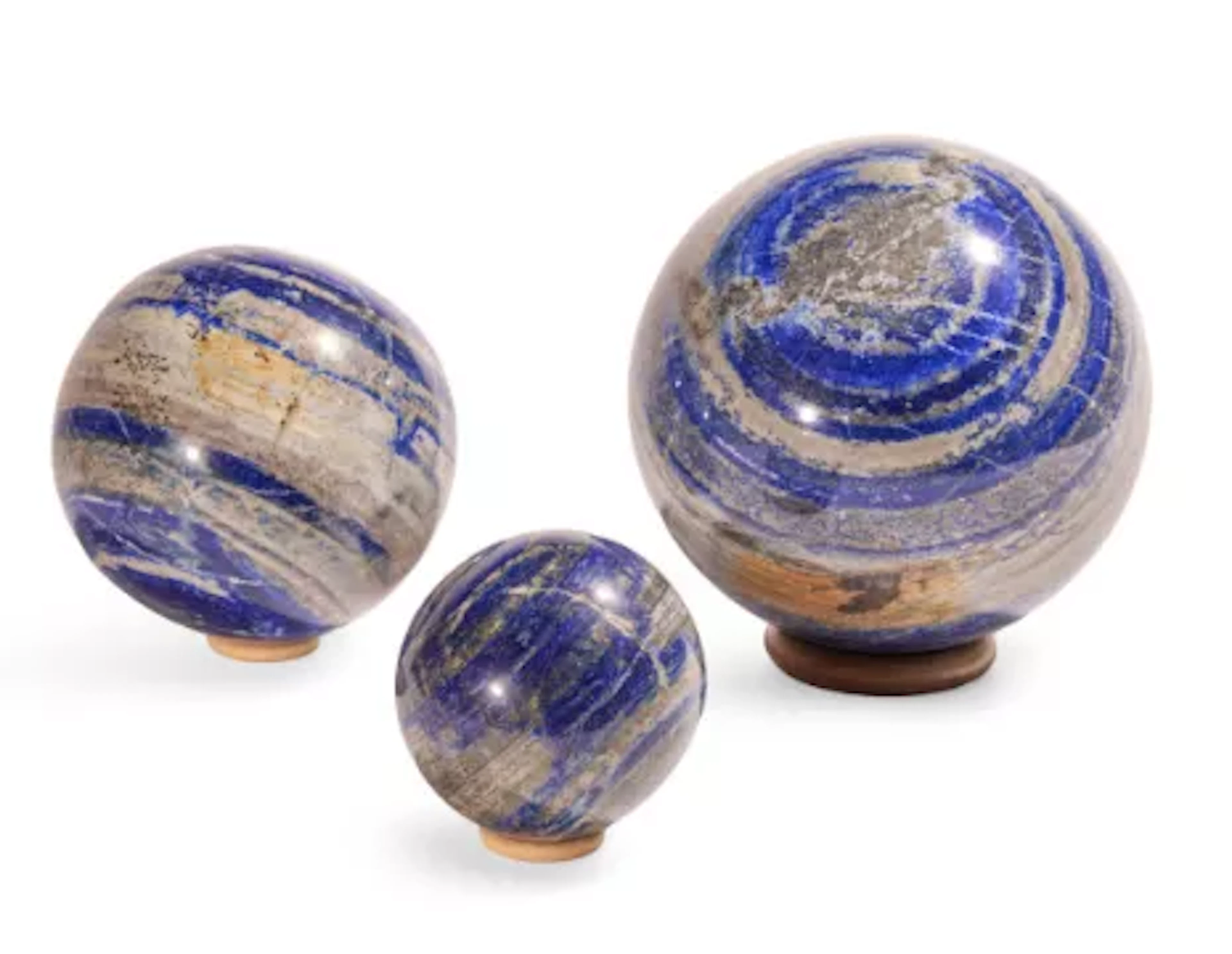 A GROUP OF THREE POLISHED AND GRADUATED LAPIS LAZULI SPHERES