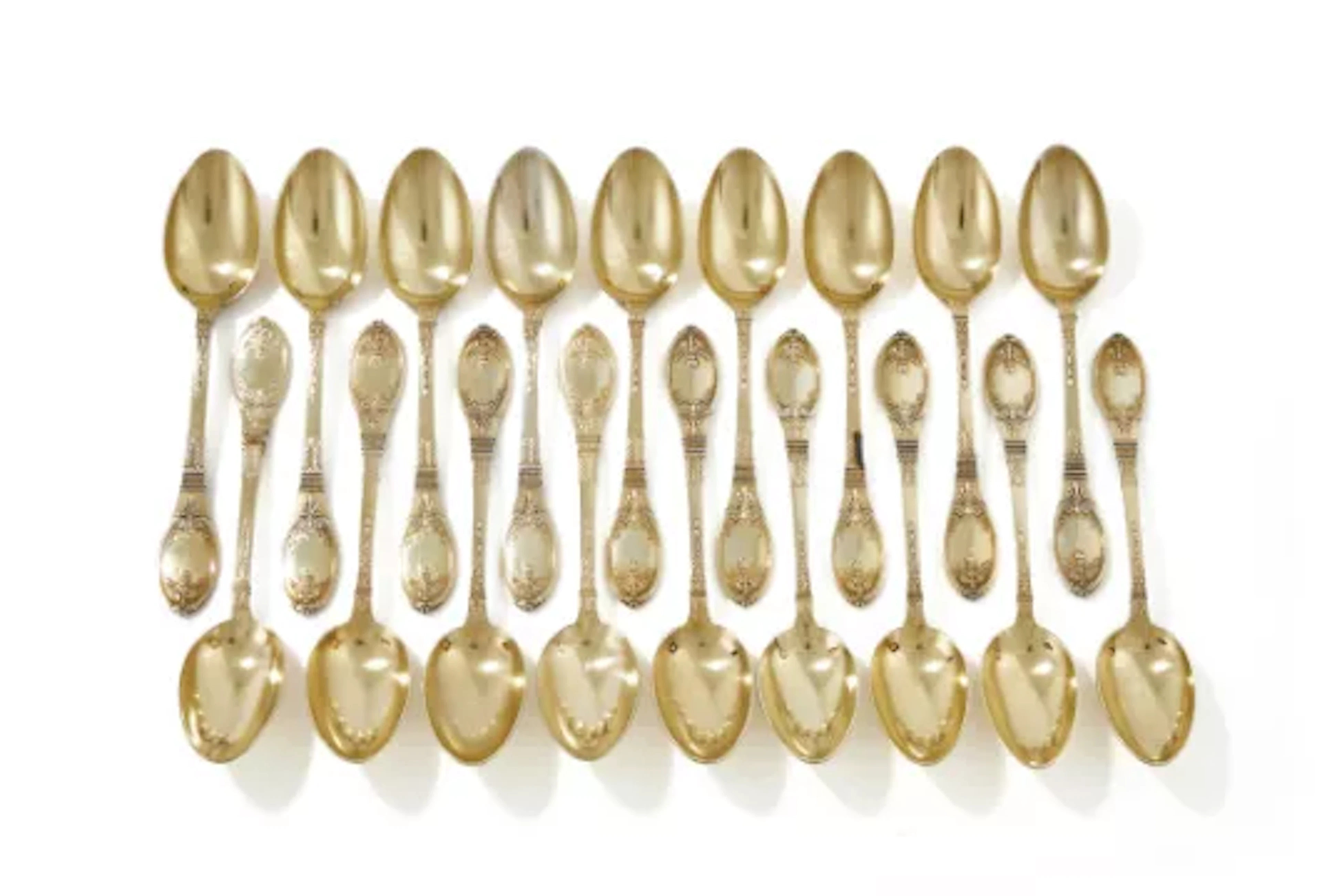 A SET OF EIGHTEEN FRENCH SILVER GILT TEA SPOONS, LAPPARRA & GABRIEL