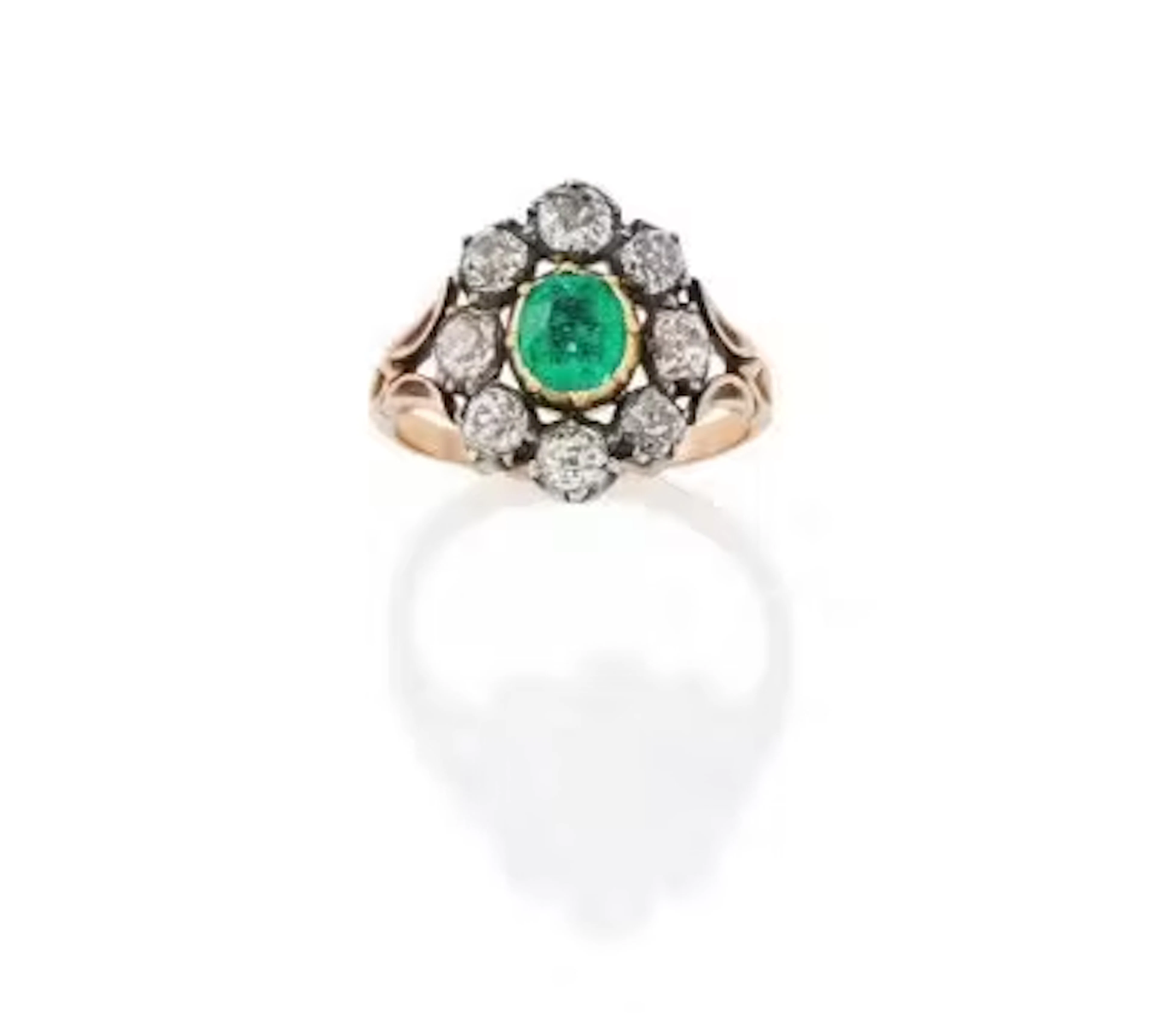 AN EARLY 19TH CENTURY EMERALD AND DIAMOND CLUSTER RING
