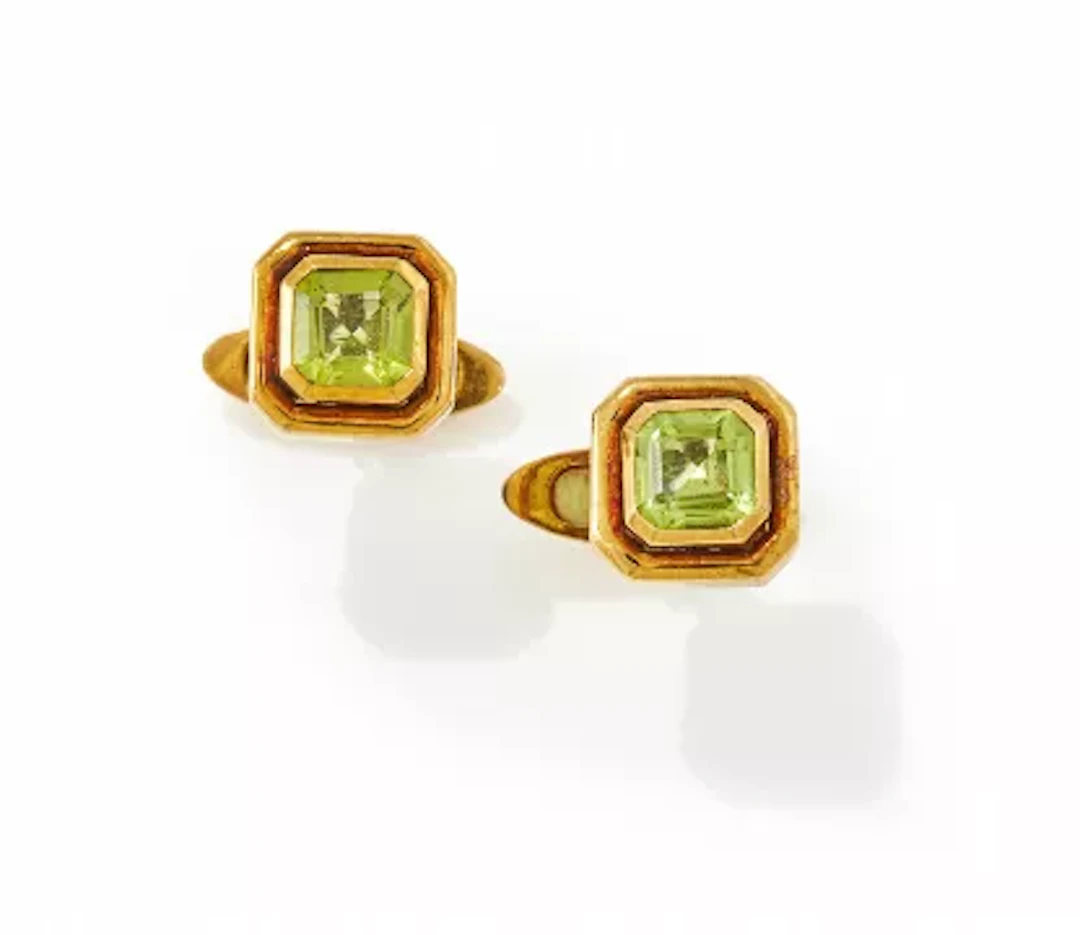 TIFFANY & CO., A PAIR OF PERIDOT CUFFLINKS