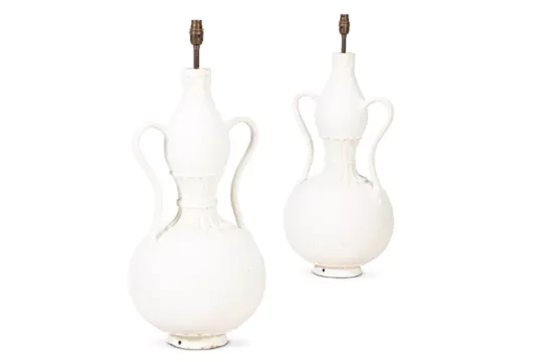 A PAIR OF WHITE PAINTED WOOD DOUBLE GOURD TABLE LAMPS, BY ANDREW ALLFREE