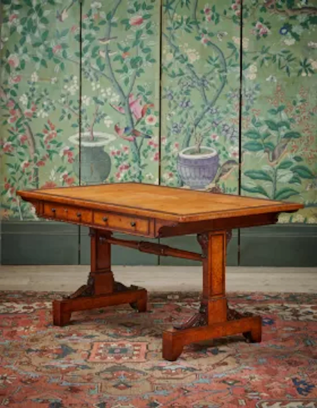 Y A GEORGE IV AMBOYNA AND ROSEWOOD CROSSBANDED WRITING OR CENTRE TABLE