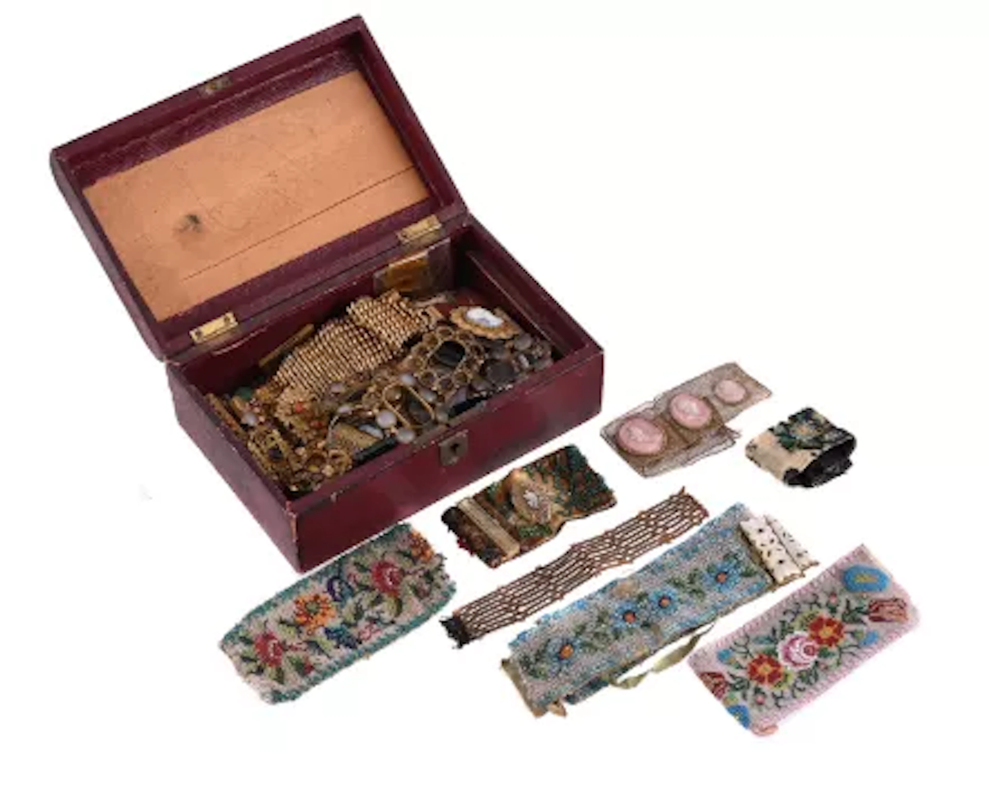 A COLLECTION OF EARLY 19TH CENTURY AND LATER GILT METAL AND PINCHBECK