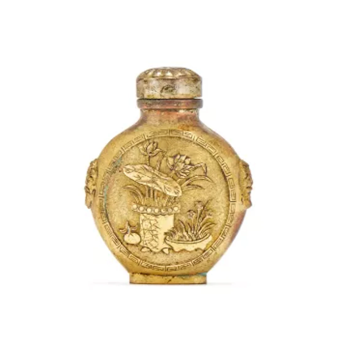 A Chinese gilt bronze snuff bottle, 19th century