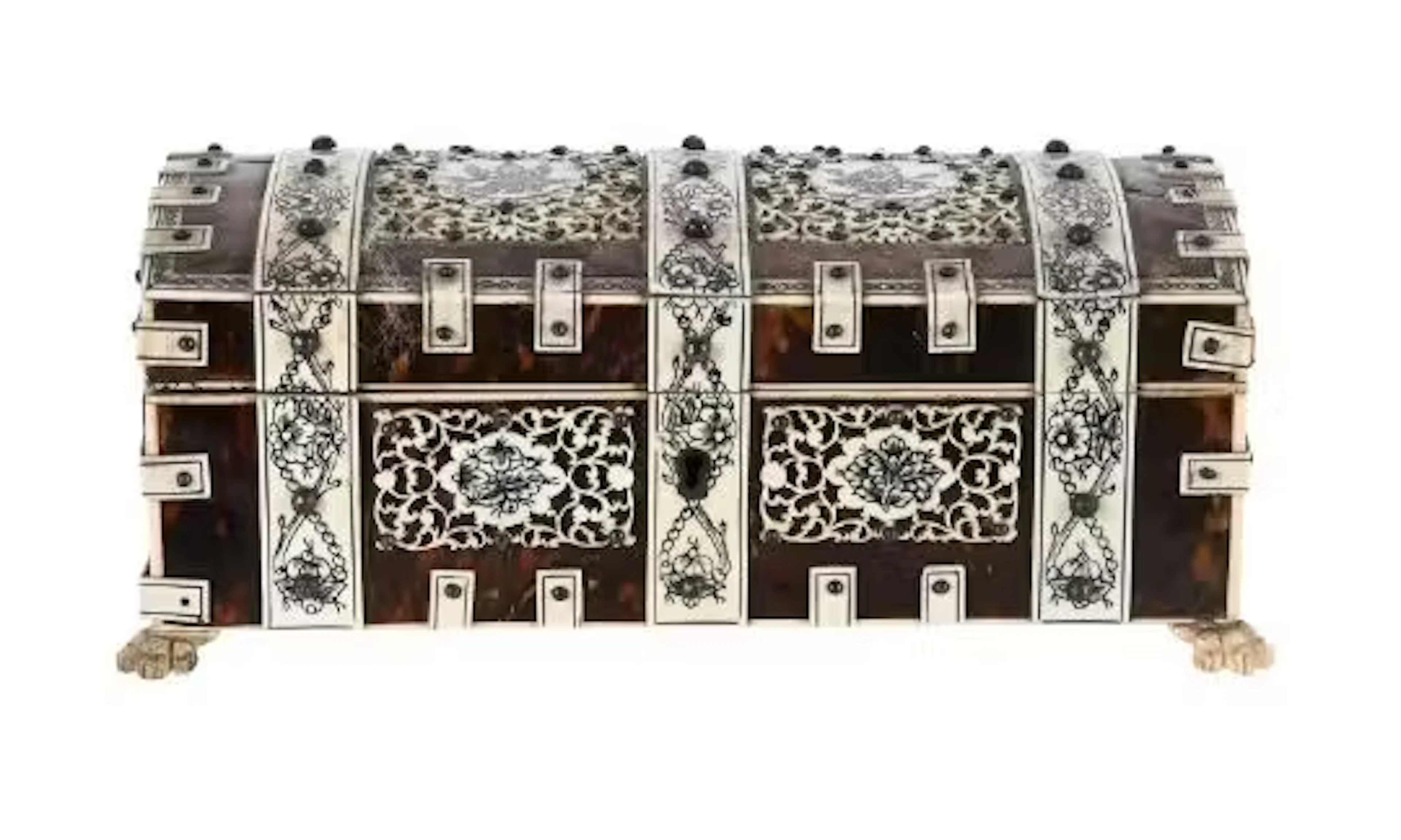 Y AN INDIAN IVORY, TORTOISESHELL AND SANDALWOOD BOX, LATE 19TH CENTURY