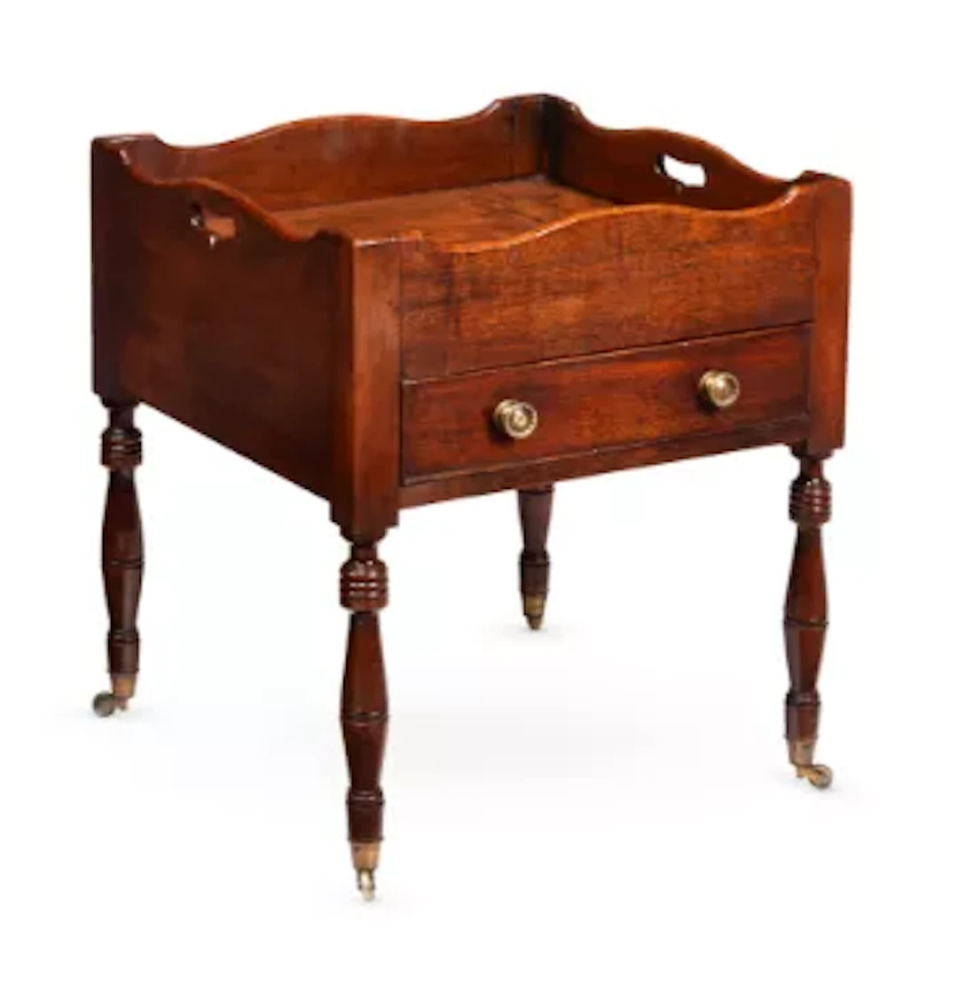 AN UNUSUAL GEORGE III MAHOGANY TRAY TOP TABLE, CIRCA 1800