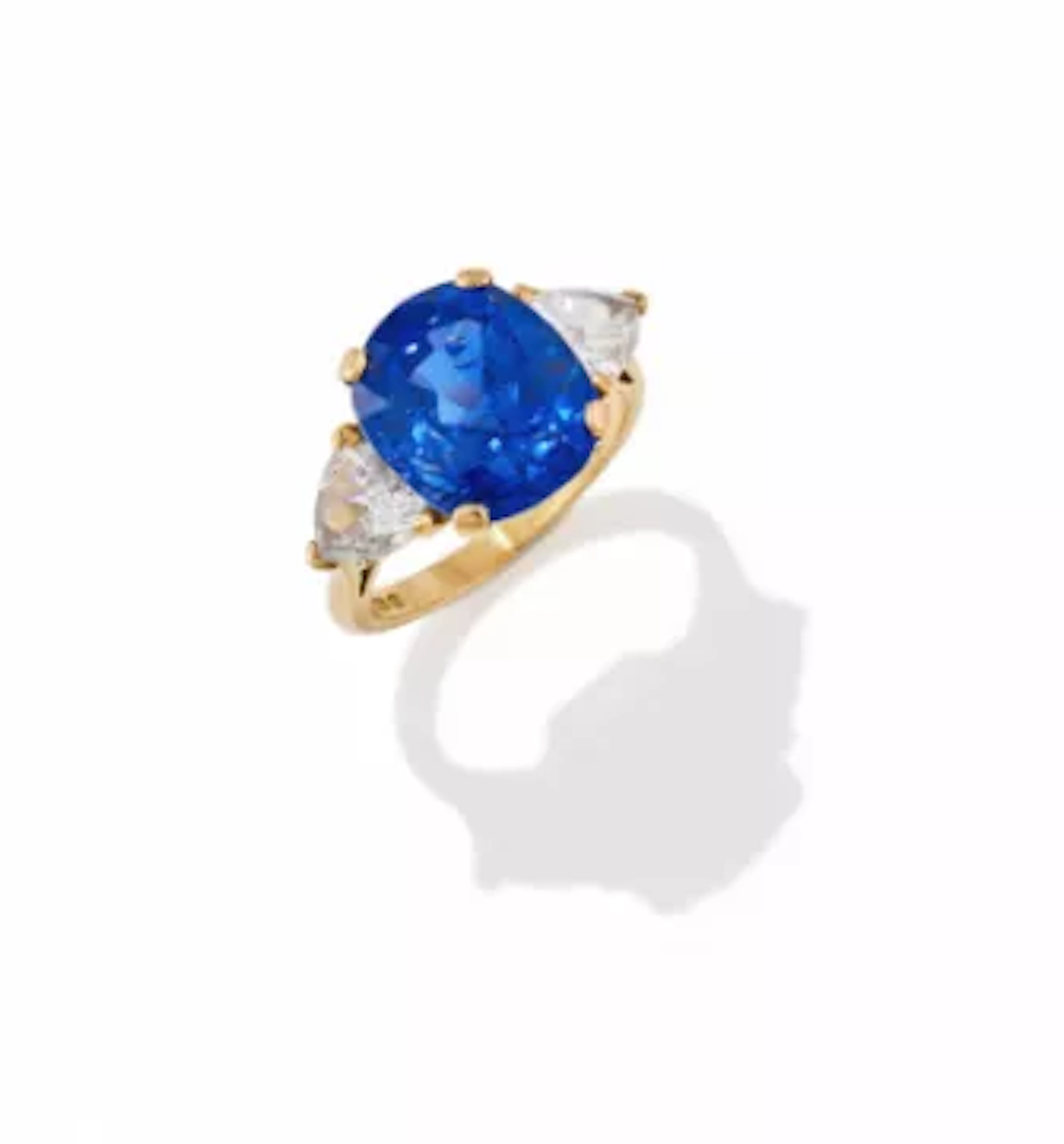 A BURMESE SAPPHIRE AND DIAMOND RING