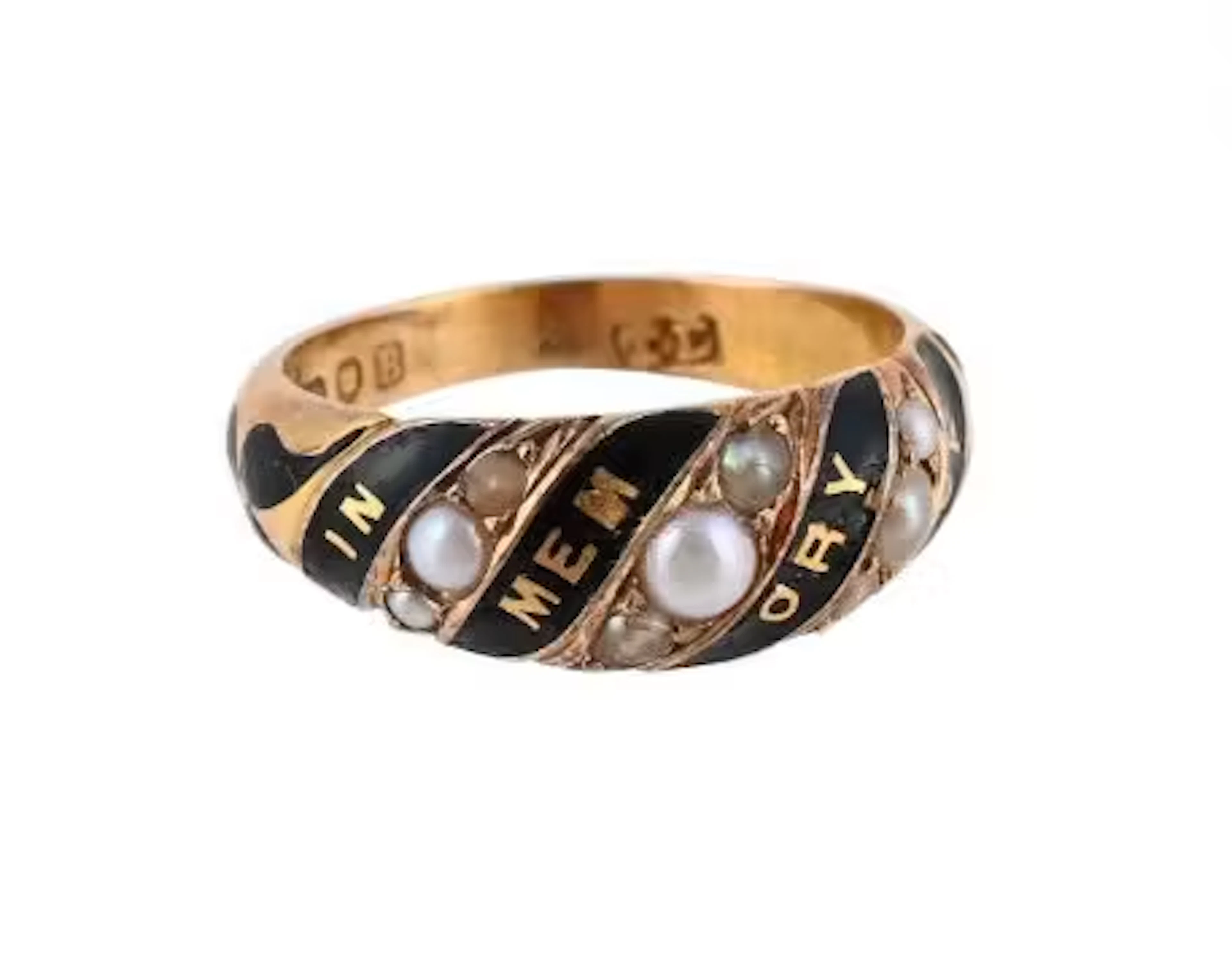 A VICTORIAN 18 CARAT GOLD MOURNING RING