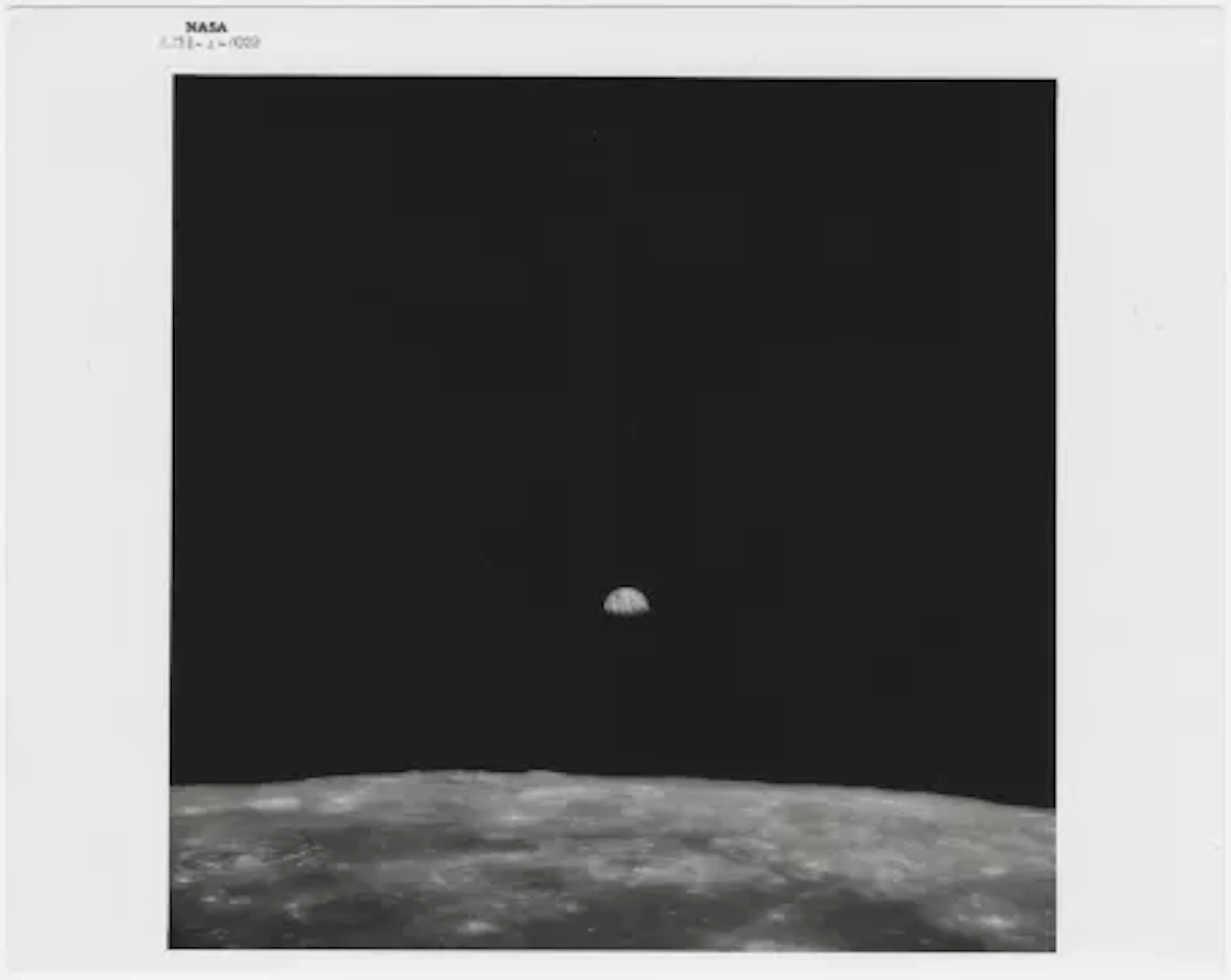 [Apollo 11] EARTHRISE
