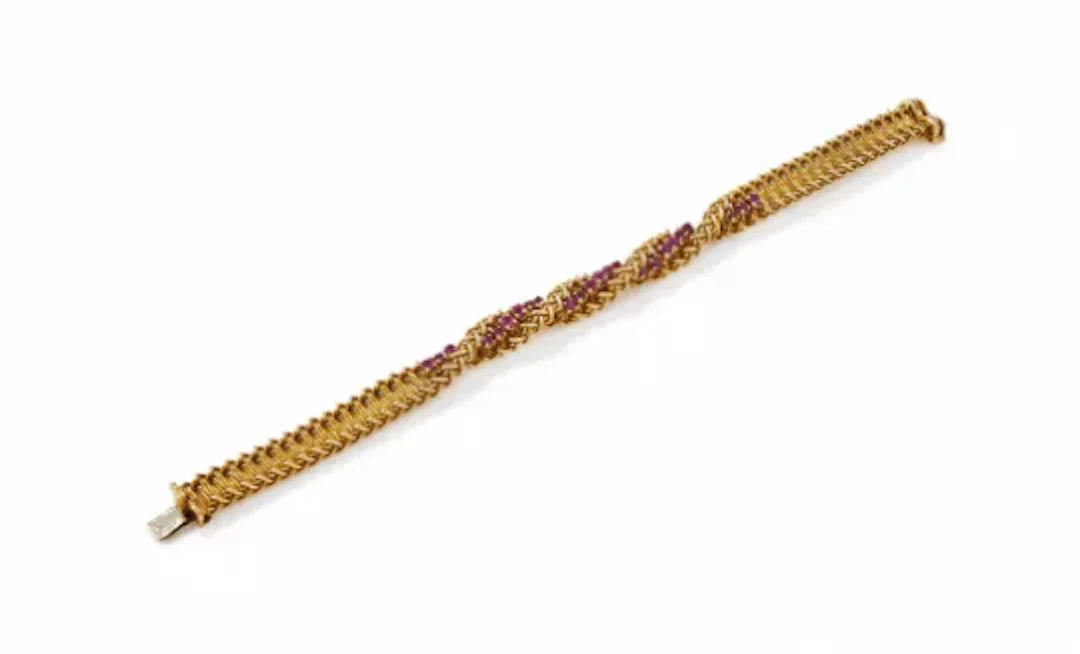 CARTIER, AN 18 CARAT GOLD AND RUBY BRACELET, CIRCA 1964
