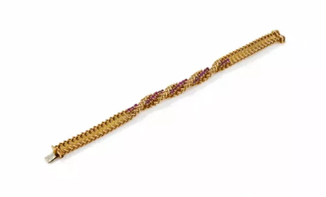 CARTIER, AN 18 CARAT GOLD AND RUBY BRACELET, CIRCA 1964